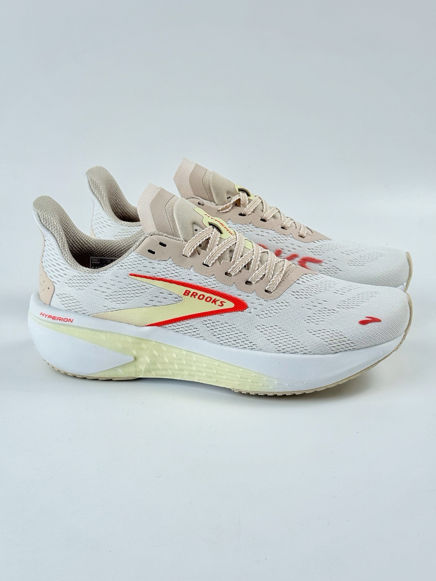 Brooks Hyperion Max 2 Low-Top 120421 1B 173