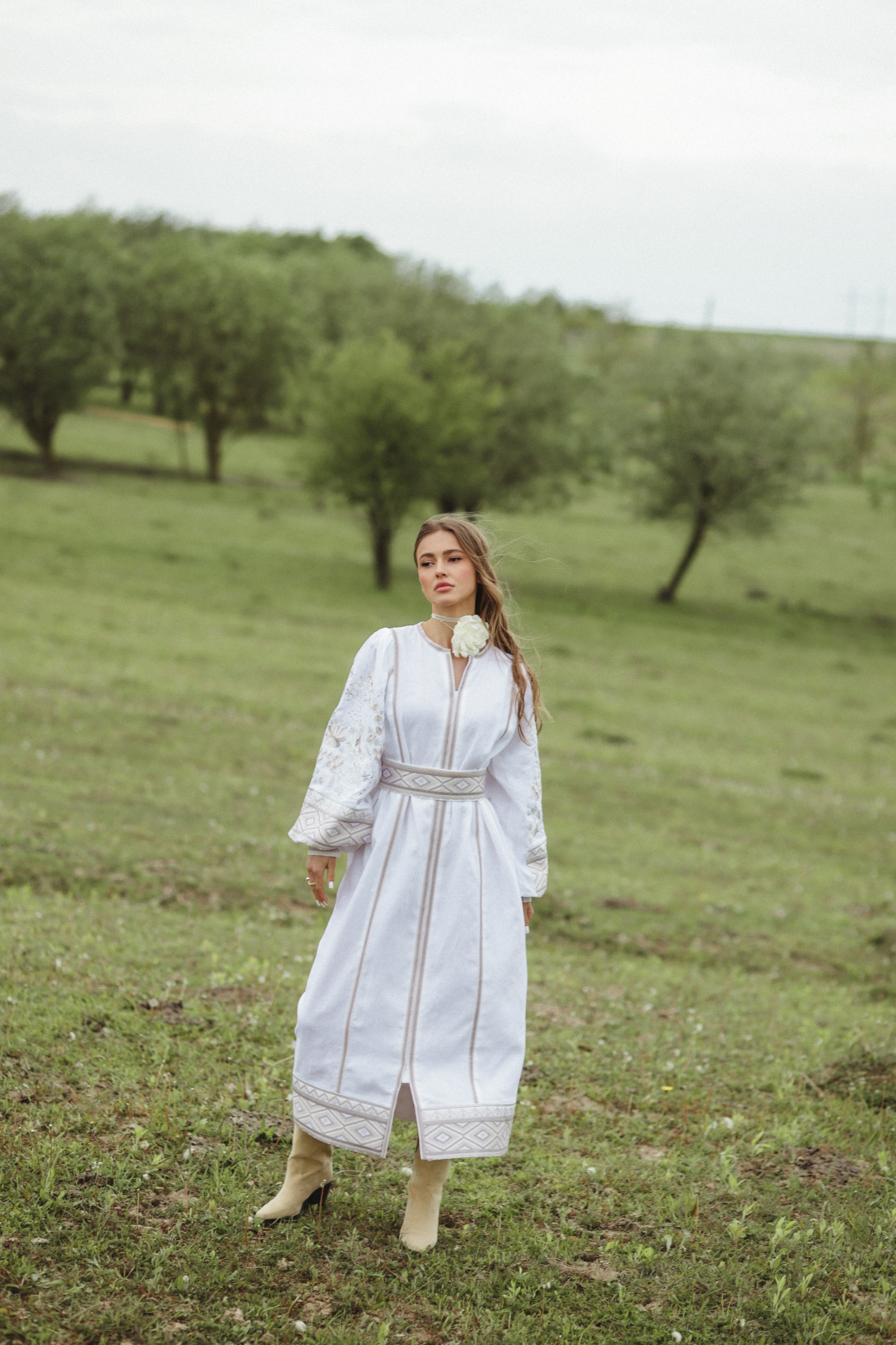 Сукня міді білого кольору