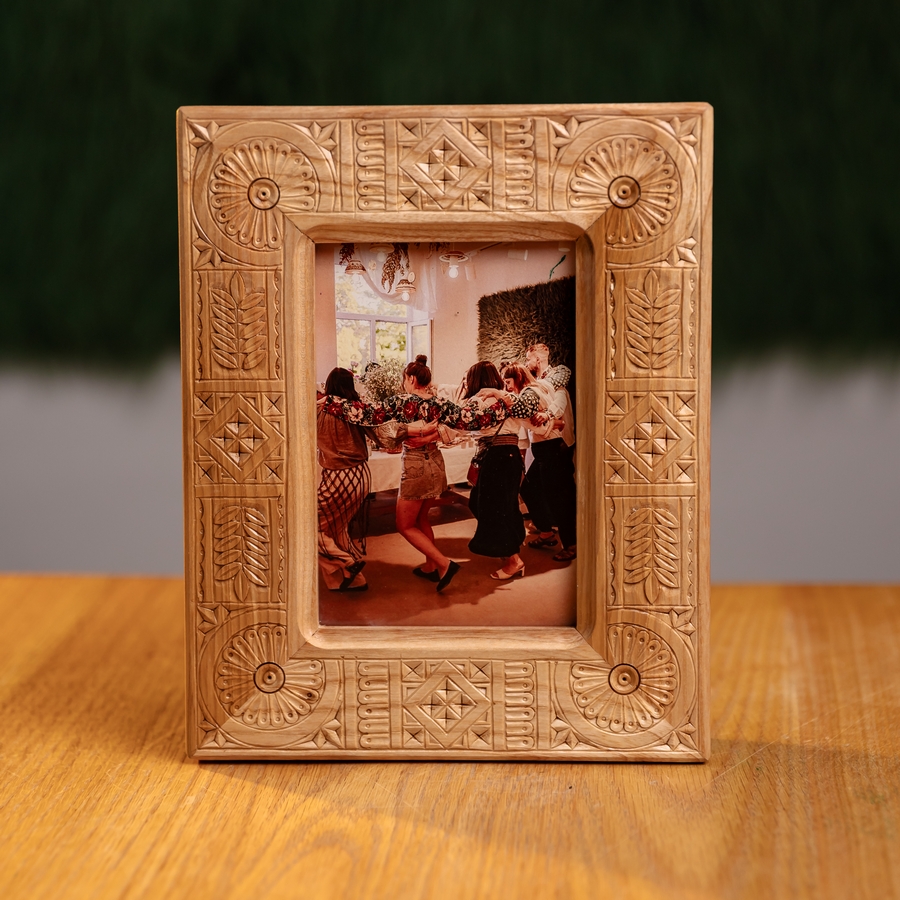 Різьблена рамка 