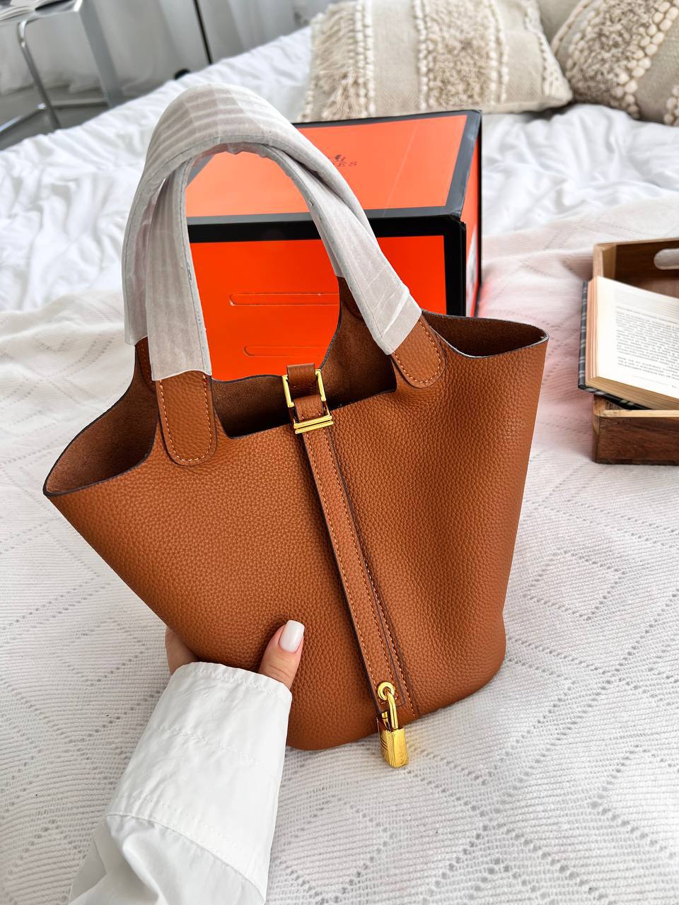 Hermes picotin lock
