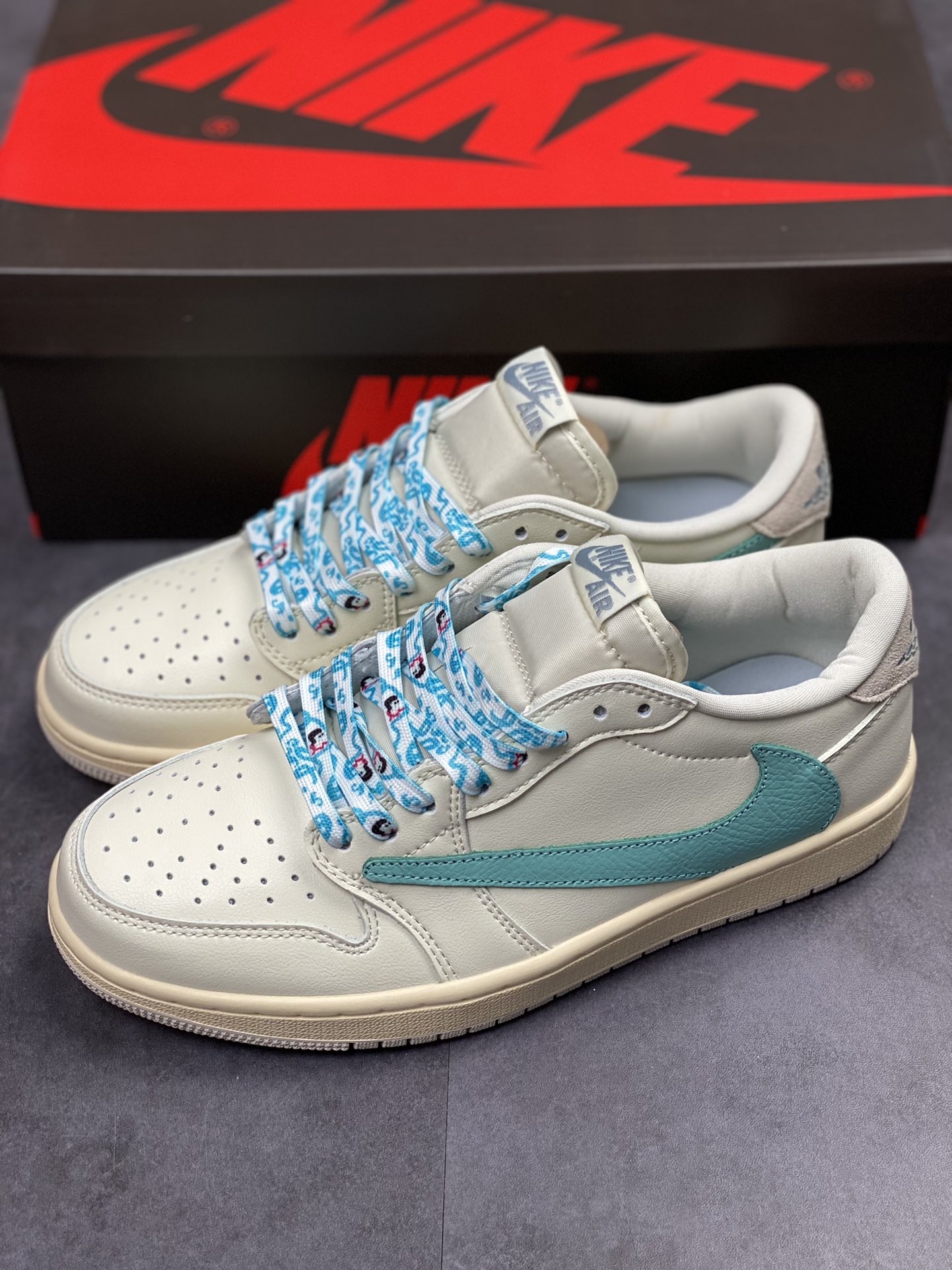 Travis Scott x Tiffany & Co. x Nike Air Jordan 1 Low DM7866-102