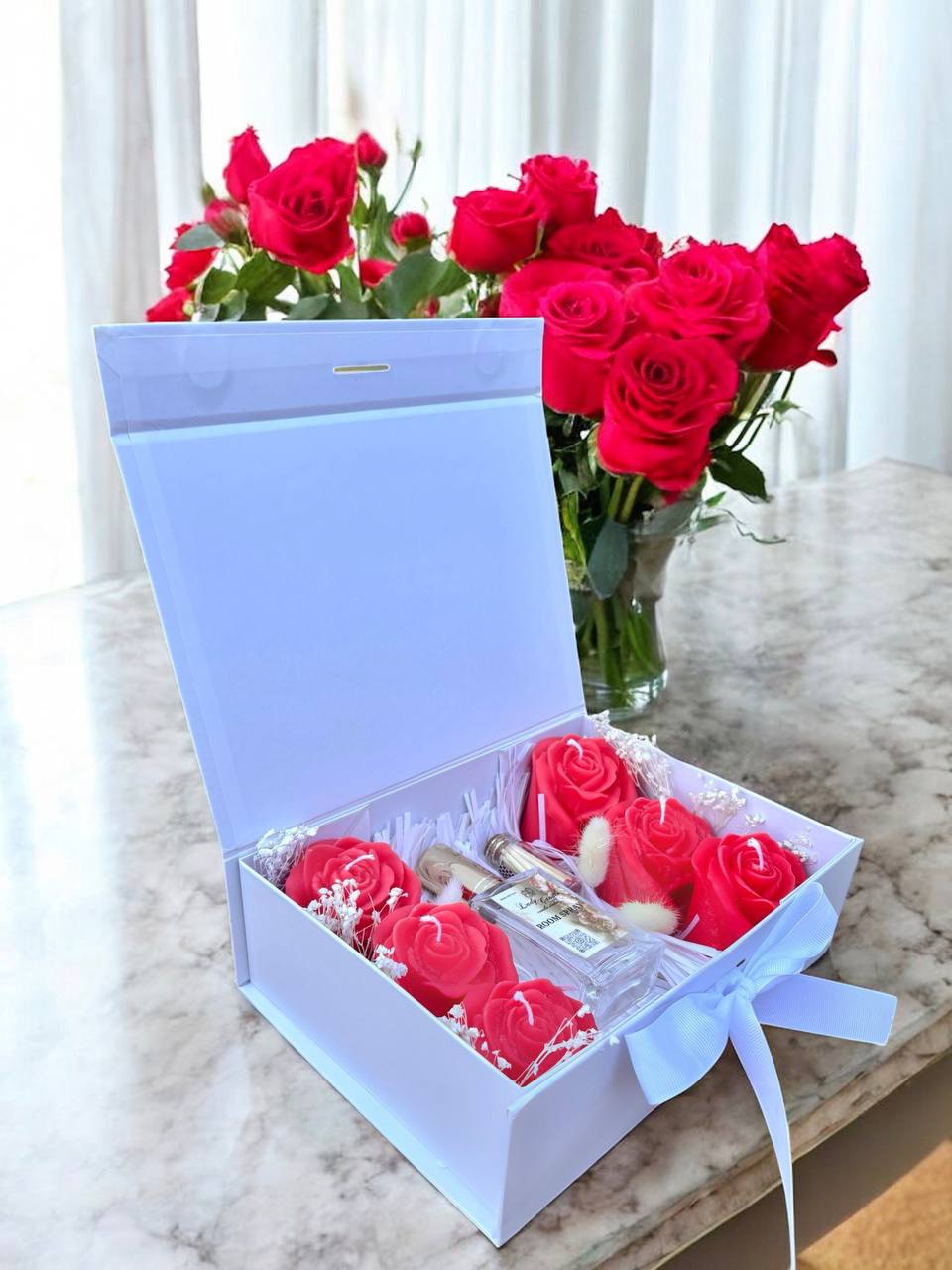 Подарункова коробка WHITE ROSE зі свічками та Room Spray
