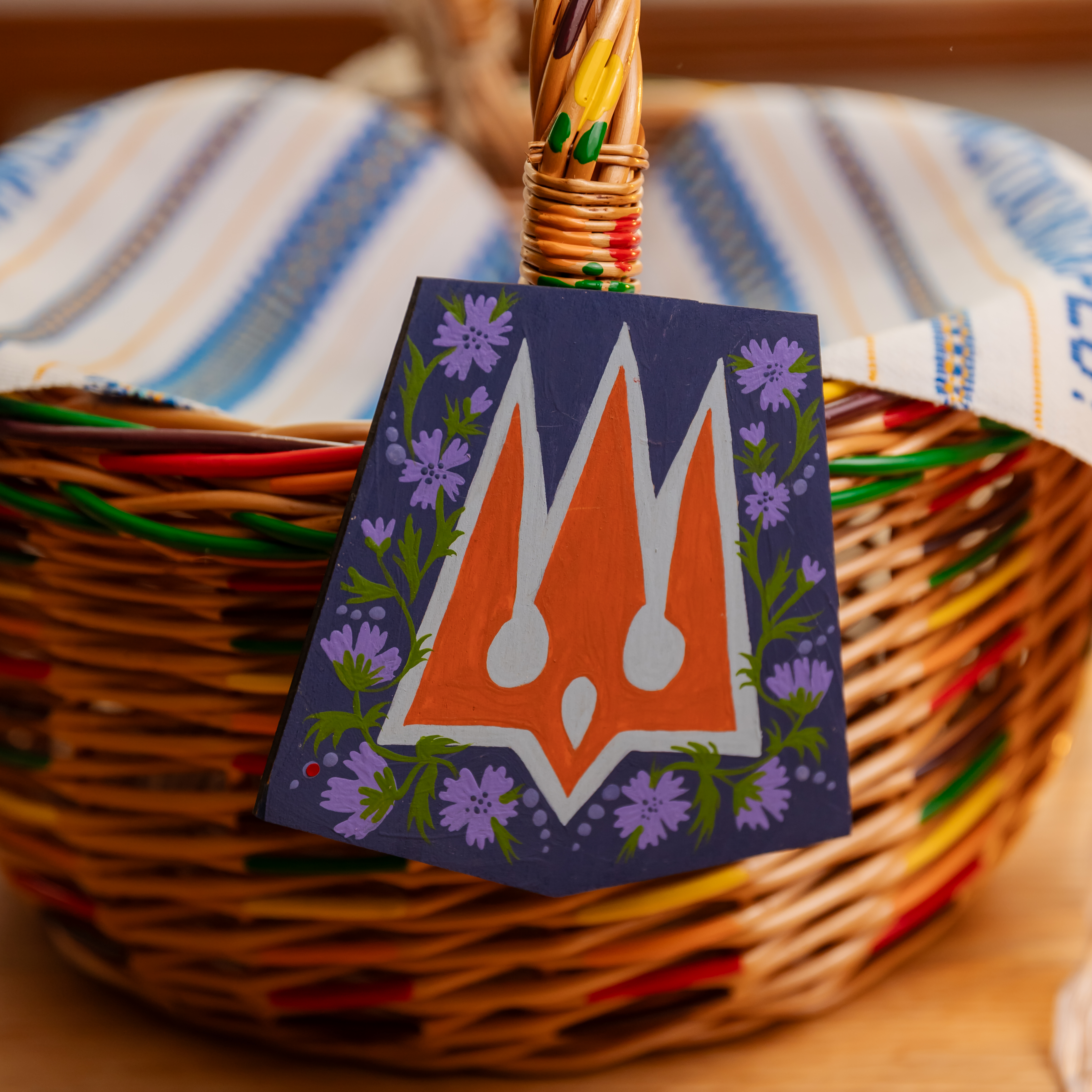 Мальована благодійна підвіска "Герб", 12*10 см