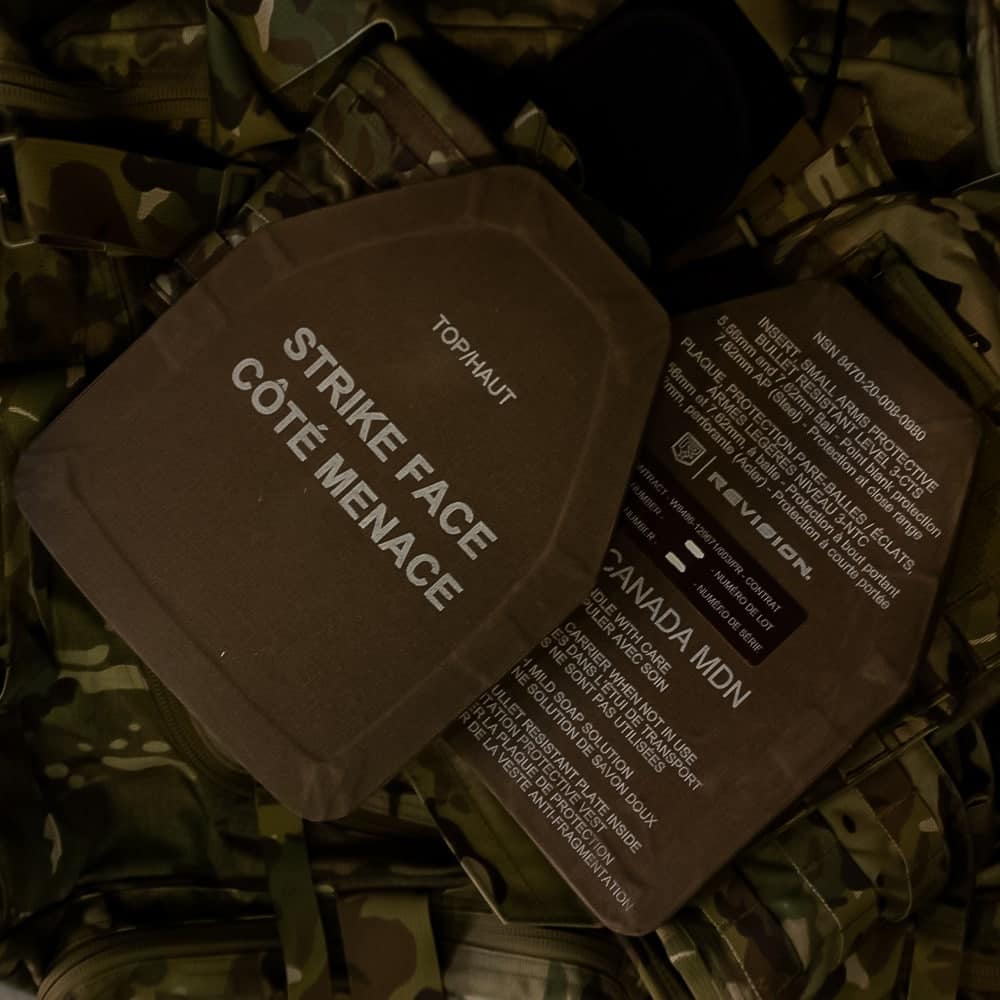 Оригінальні посилені керамічні бронеплити Армії Канади "REVISION BATLSKIN BULLET RESISTANT PLATES" від американського преміум бренду "REVISION".