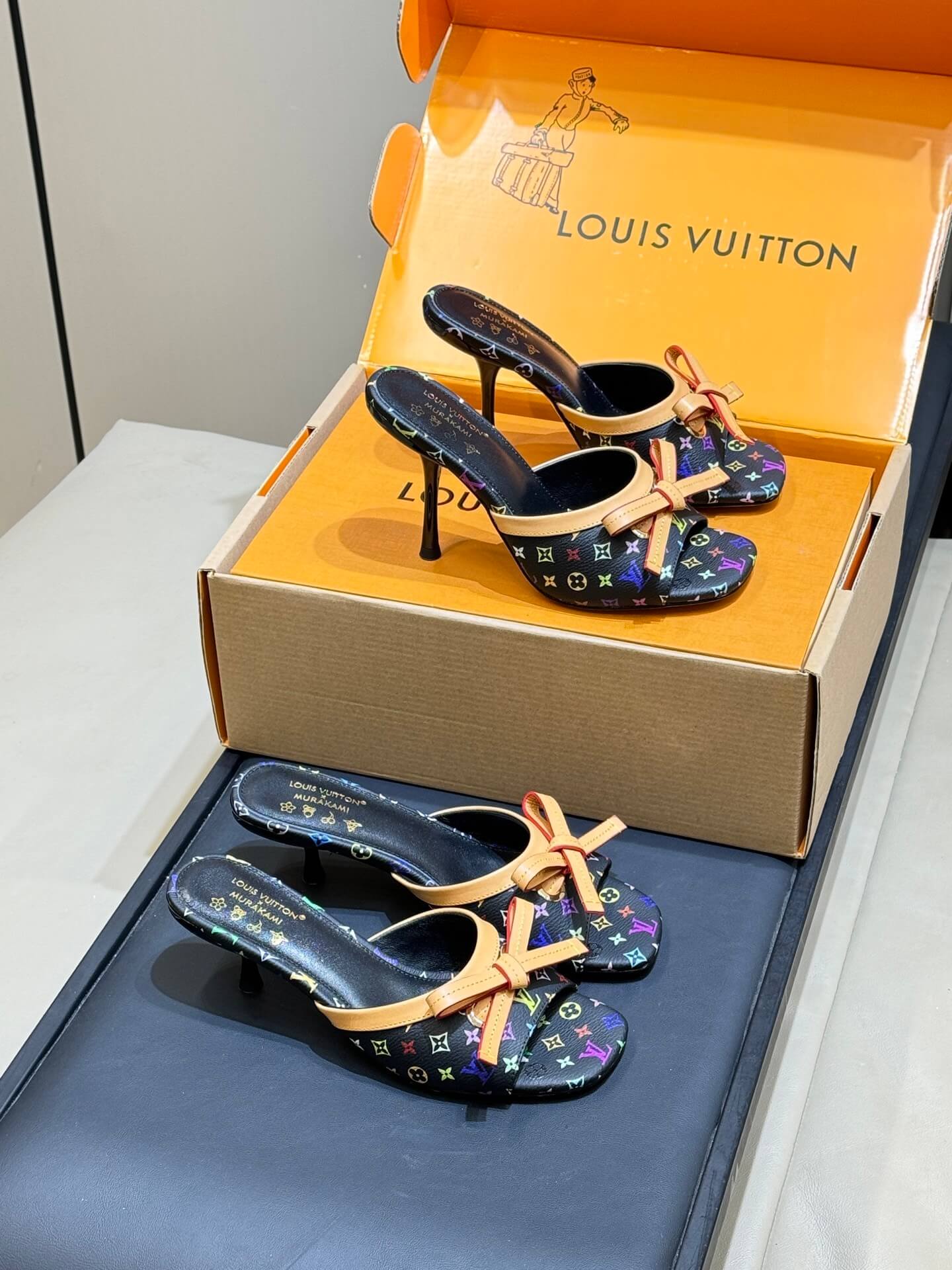 Louis Vuitton босоніжки