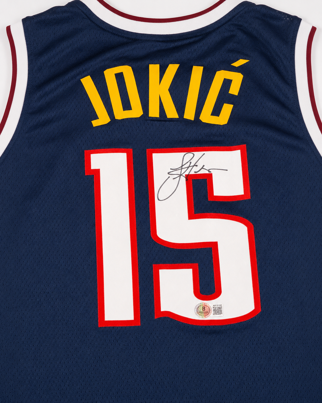 Jersey Denver Nuggets Nikola Jokić #15 FIRMADO Y CERTIFICADO BECKETT