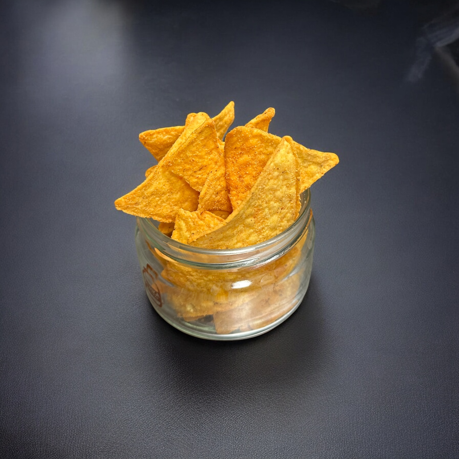 Начос з солодким соусом чілі