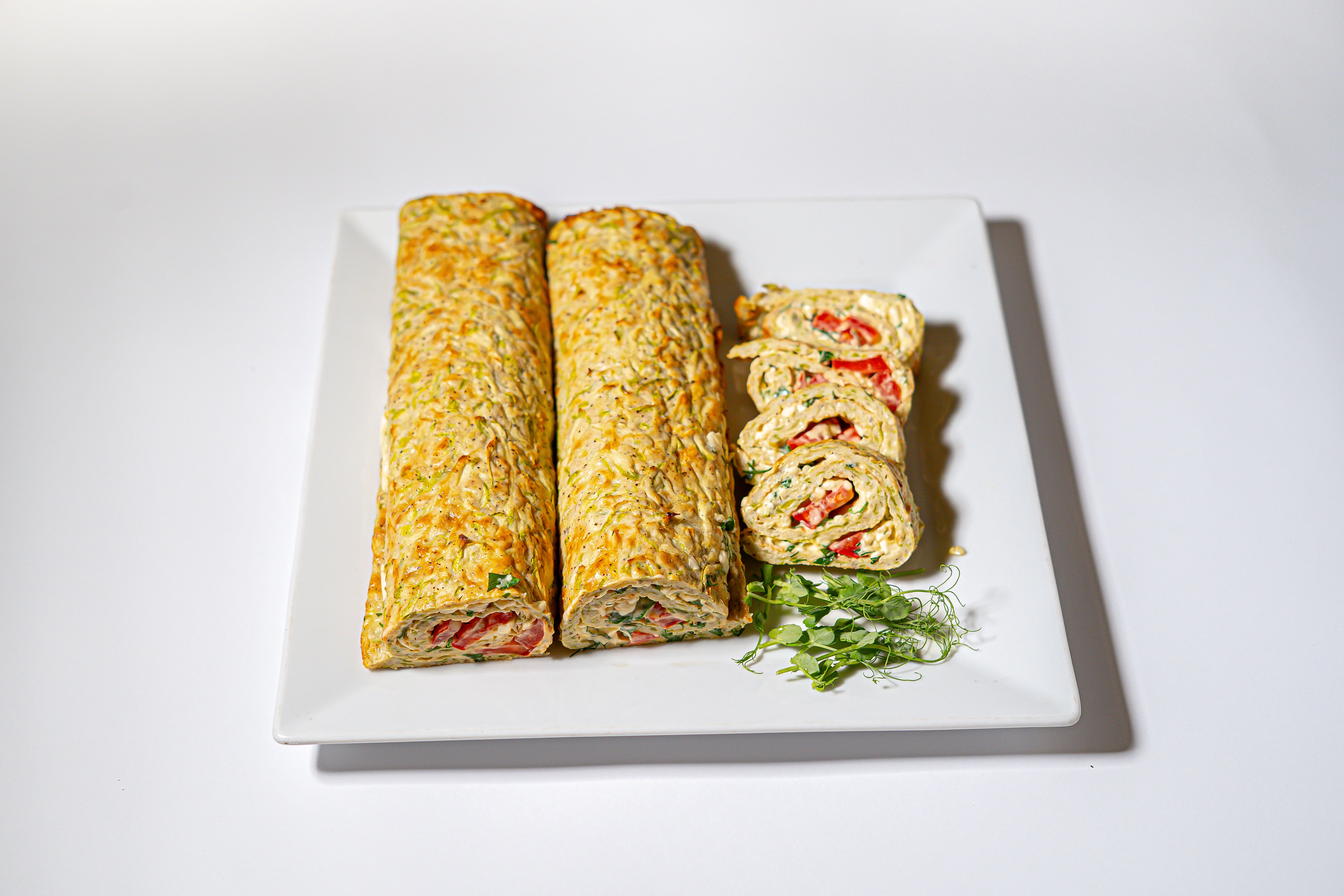 Рулет з кабачків, помідорів та сиру