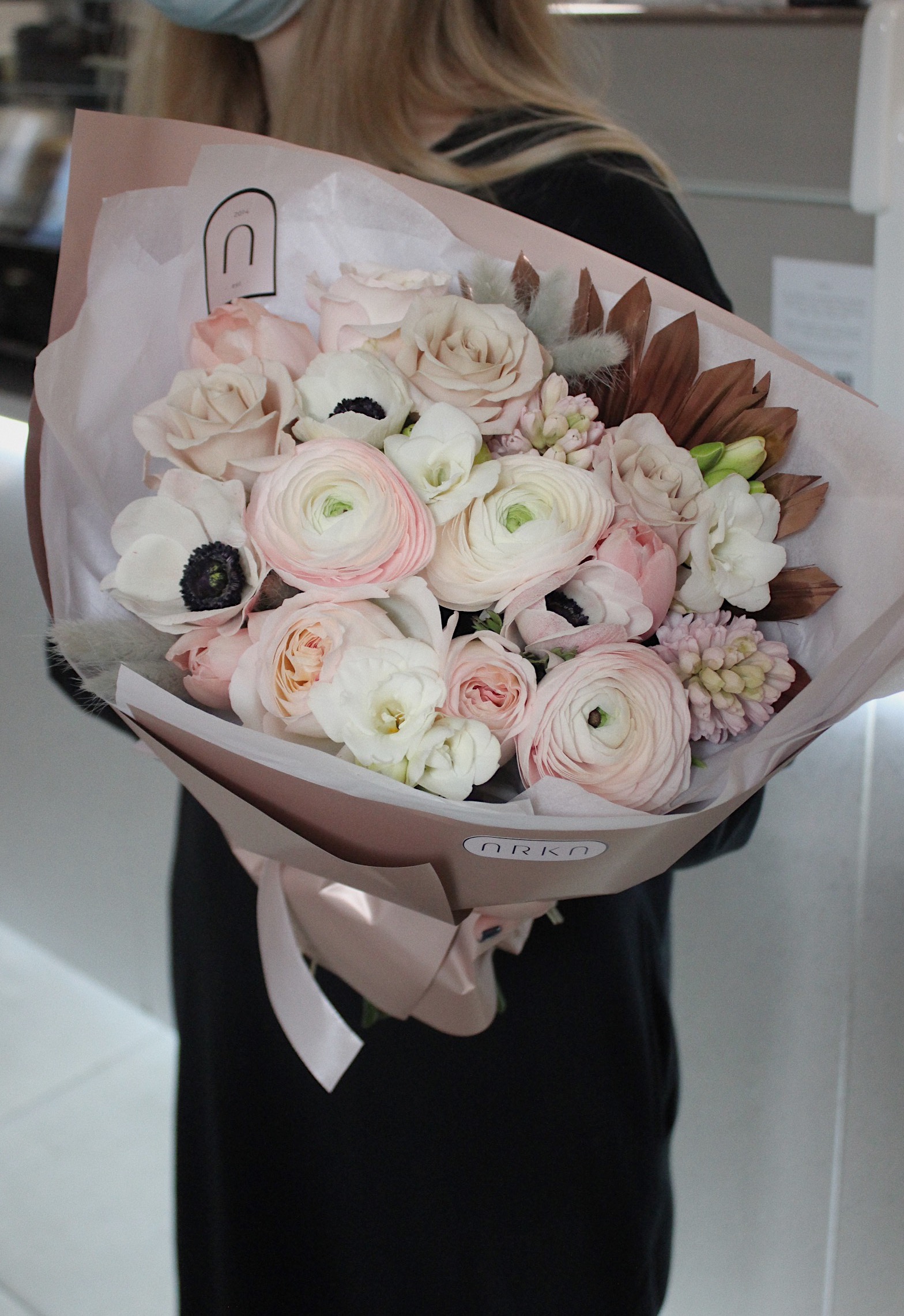 БУКЕТ З БІЛИМИ АНЕМОНАМИ