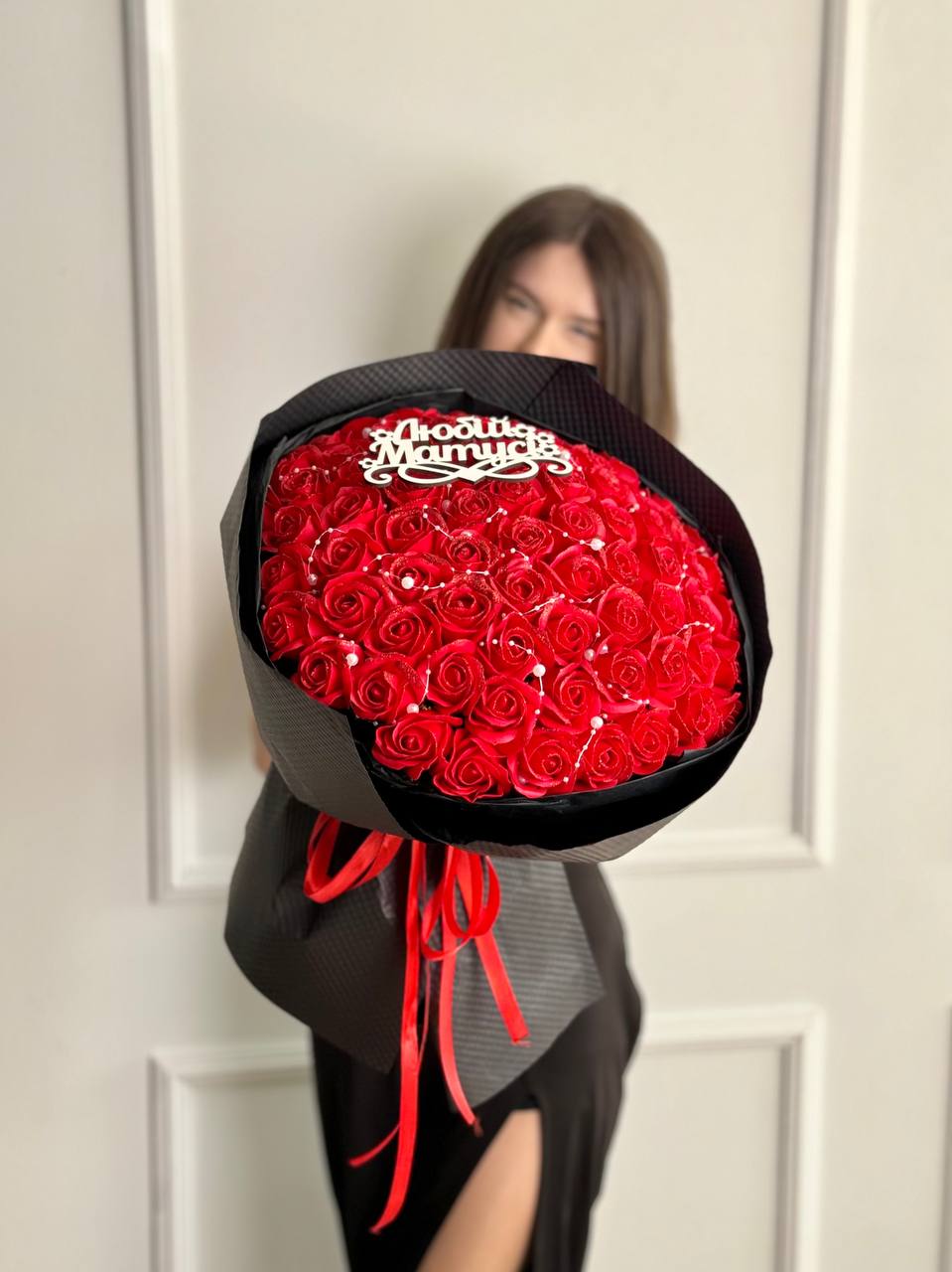 Червоний букет на 75 троянду з блискітками та перлинами♥️✨