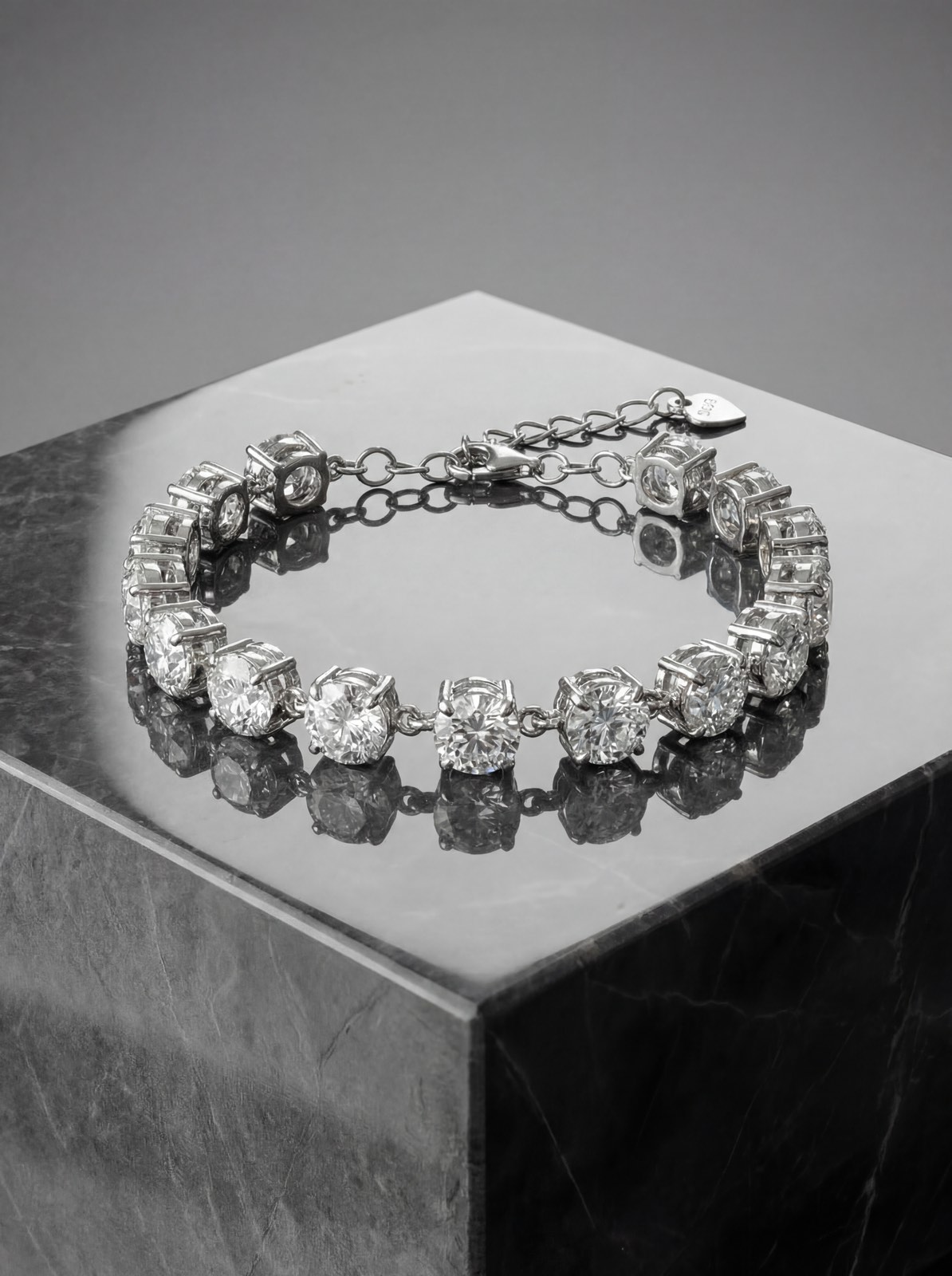 Браслет з великими камінчиками