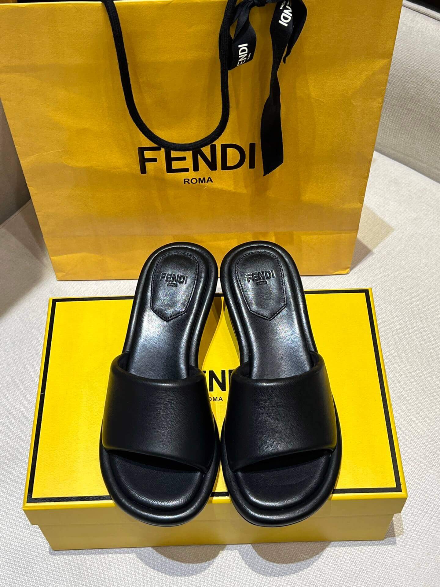 Fendi шльопанці