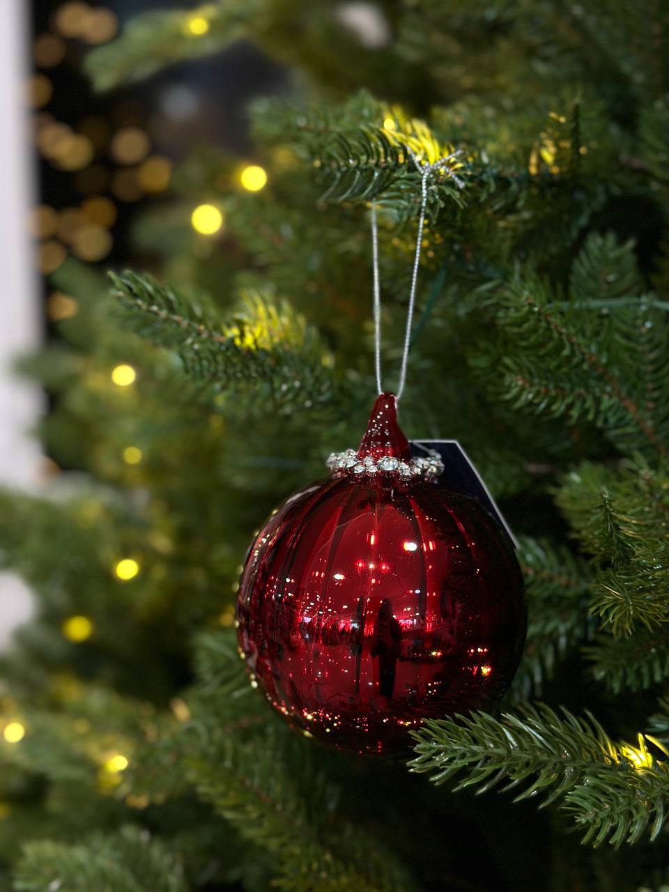 Ялинкова куля з декором з каміння, 8 см, колір - глибокий червоний