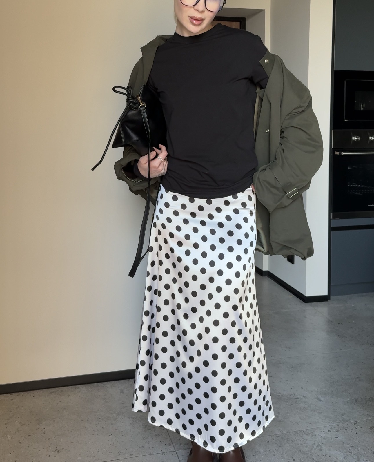 Спідниця біла в горошок