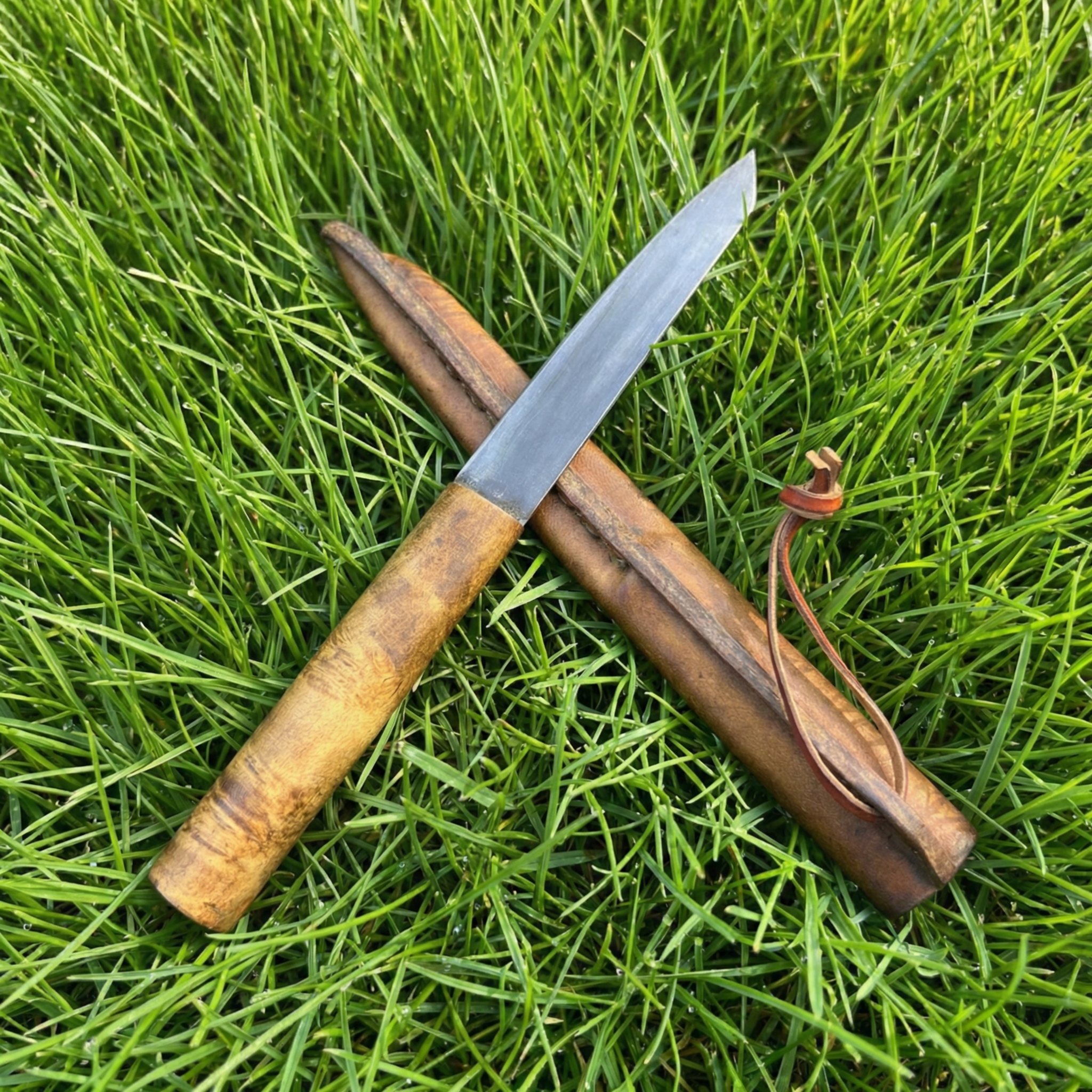 Ніж-репліка ручної роботи артефакту знайденого на Басівкутському городищі руків'я кап клена боковий шов