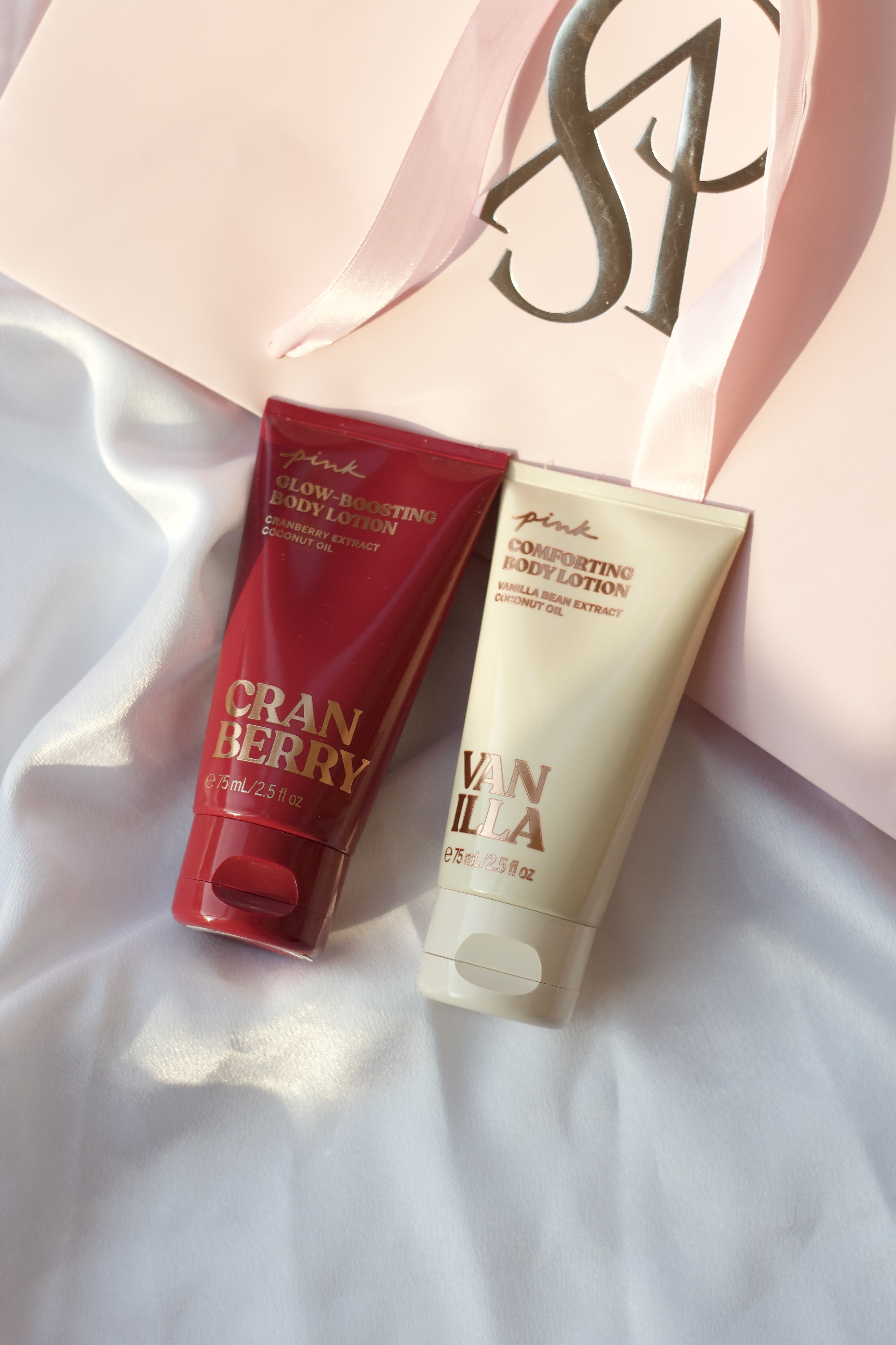 Набір зволожуючих міні лосьйонів для Тіла PINK Glow-Boosting Cranberry and Vanilla Body Lotion 75 мл