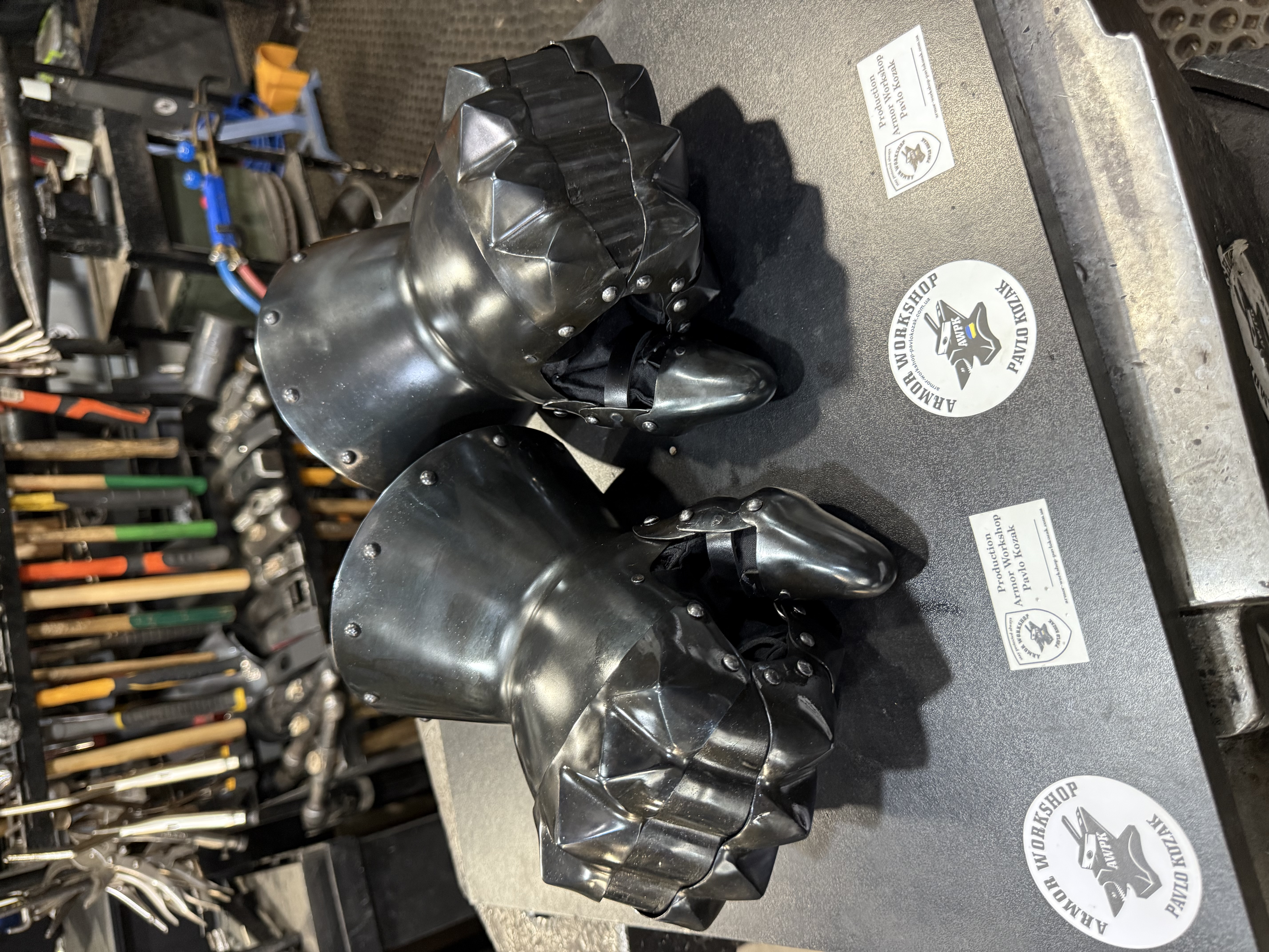 Armor mittens “super black”