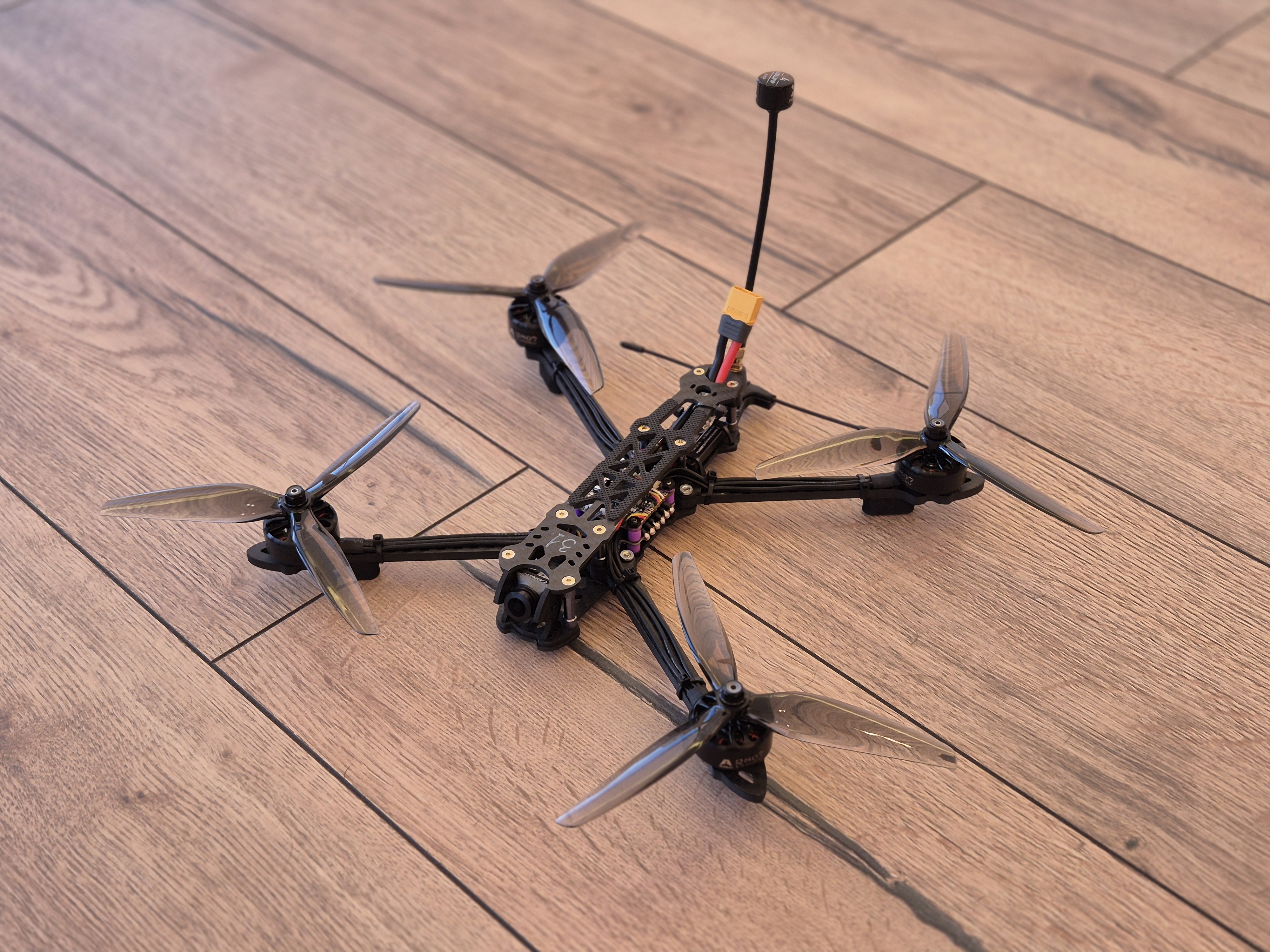 FPV дрон Garuda 7" Analog 5.8G 2.5W ELRS 915MHz разом з АКБ
