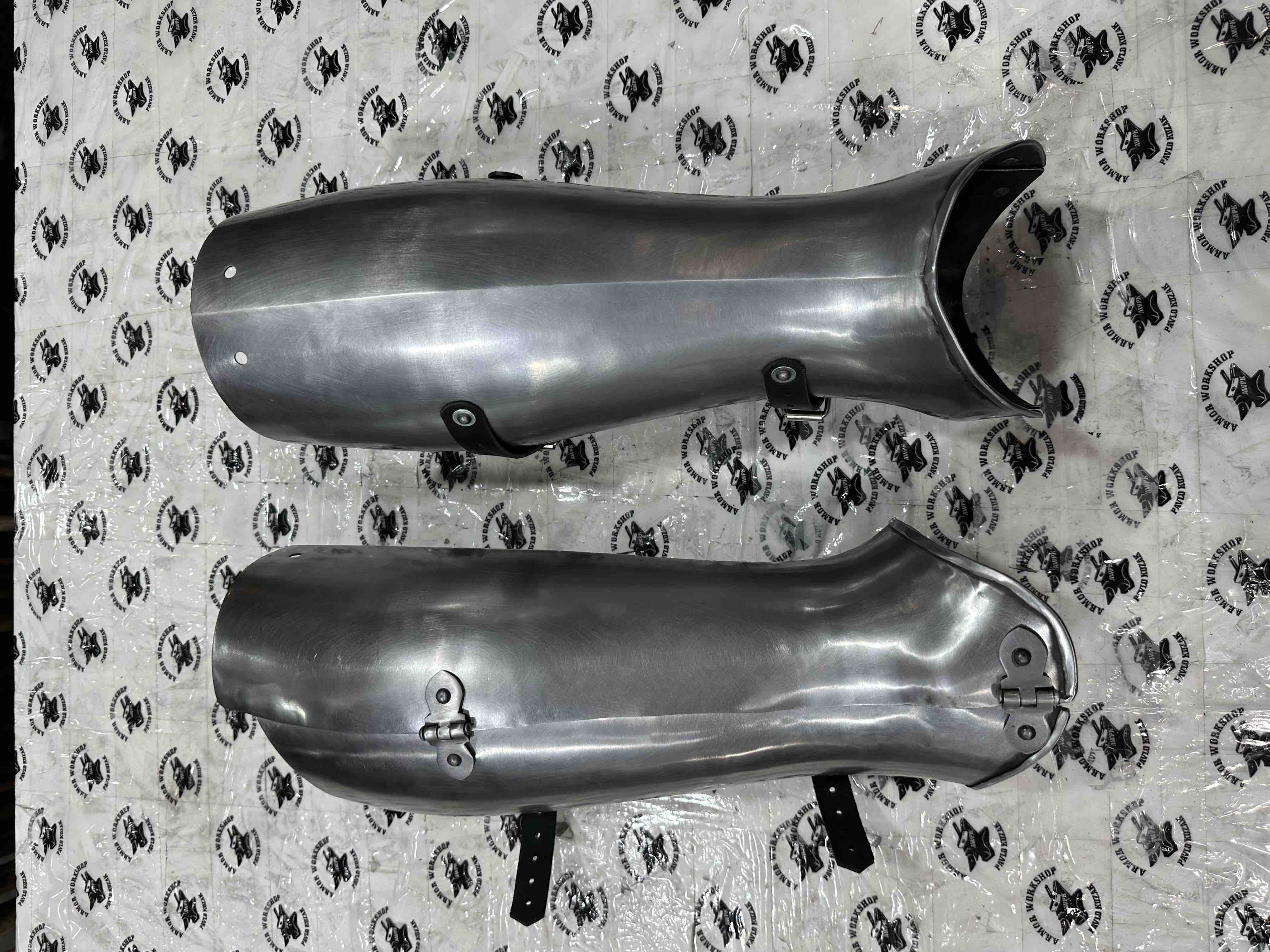 Armor lower legs « model two strips»