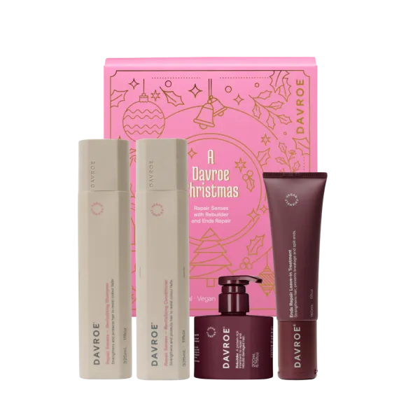 A Davroe Christmas Moisture Senses with MCT and Luxe Різдвяний набір продуктів для зволоження волосся Створений для відновлення та розплутування сухого, пошкодженого та кучерявого волосся. Живильна органічна арганова олія та протеїн кіноа допомагають попо