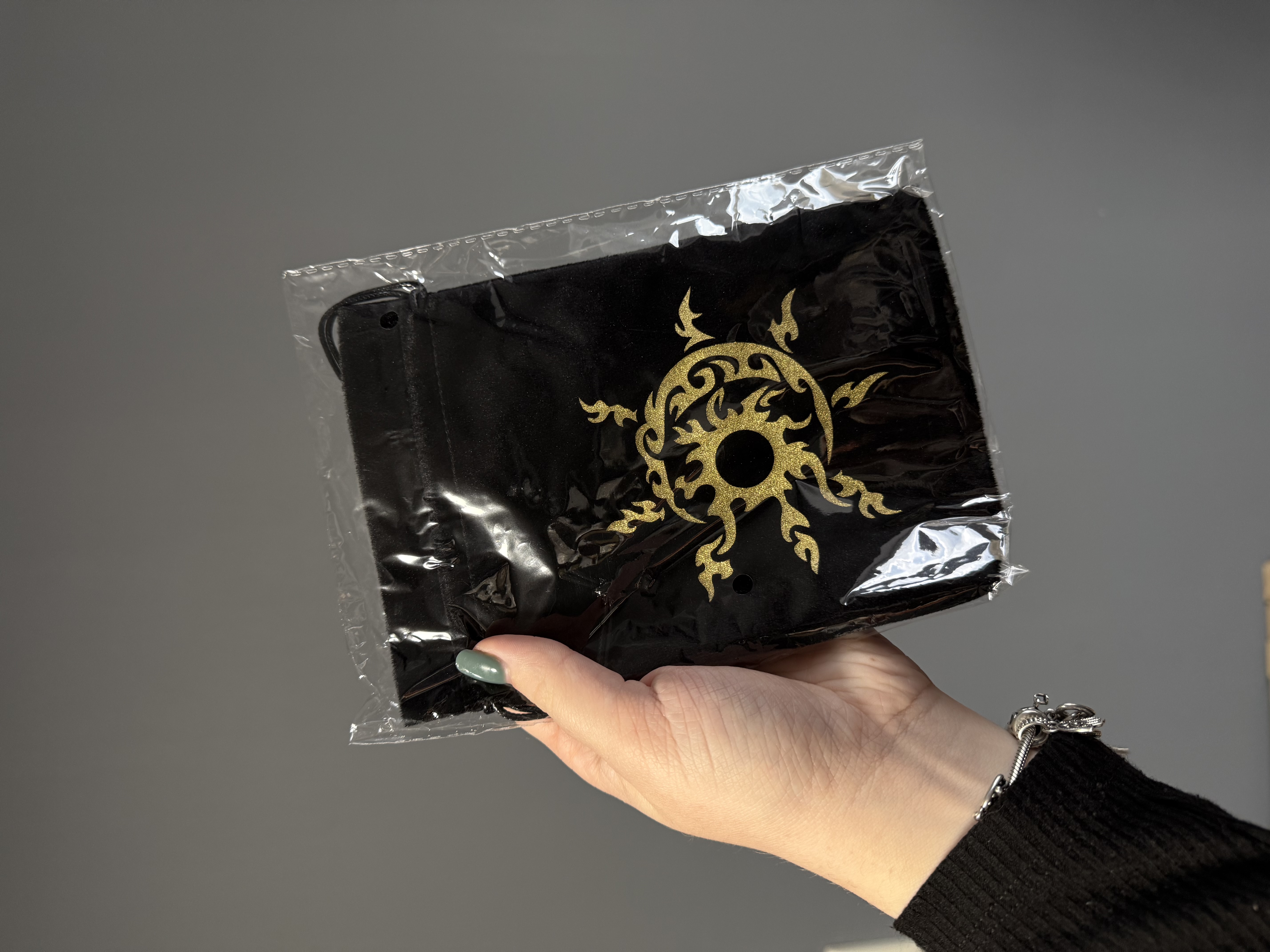 Оксамитовий мішечок «Сонце і місяць» бордовий/чорний