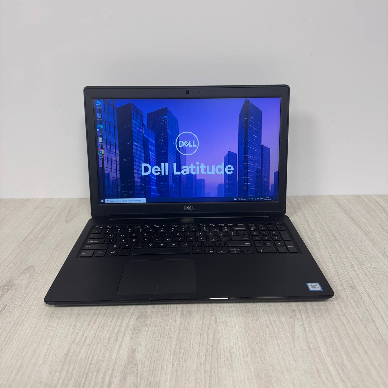 Dell Latitude 3500 Intel UHD