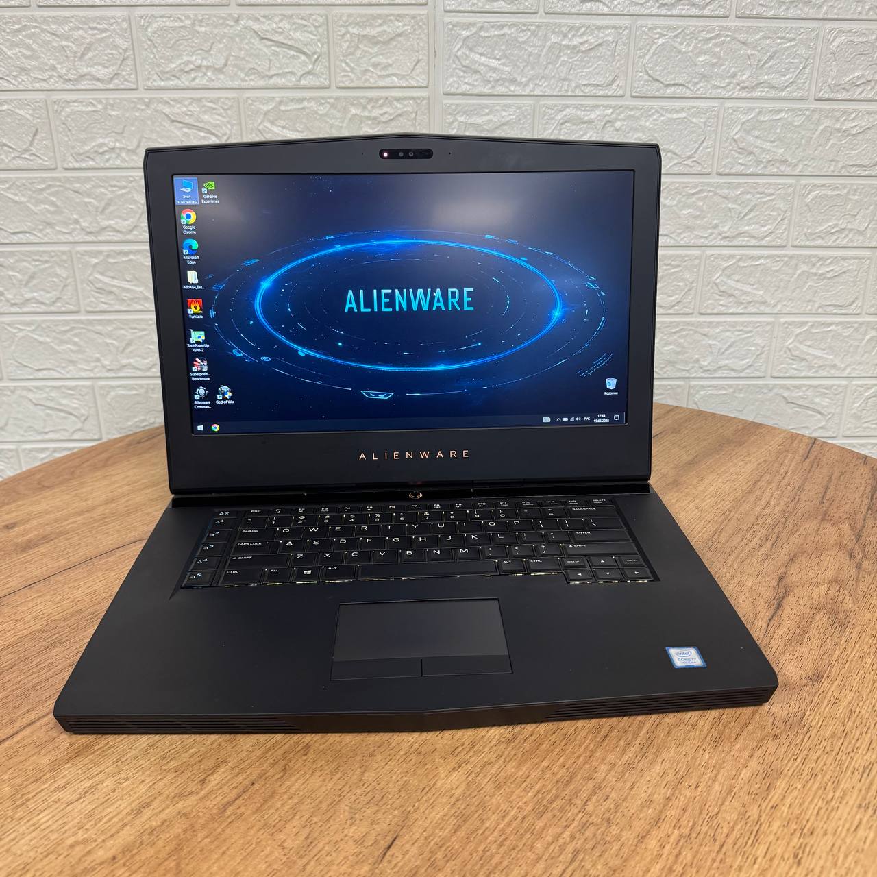 Dell Alienware 15 R3 (SSD 128GB HDD 1TB GTX 1070)
