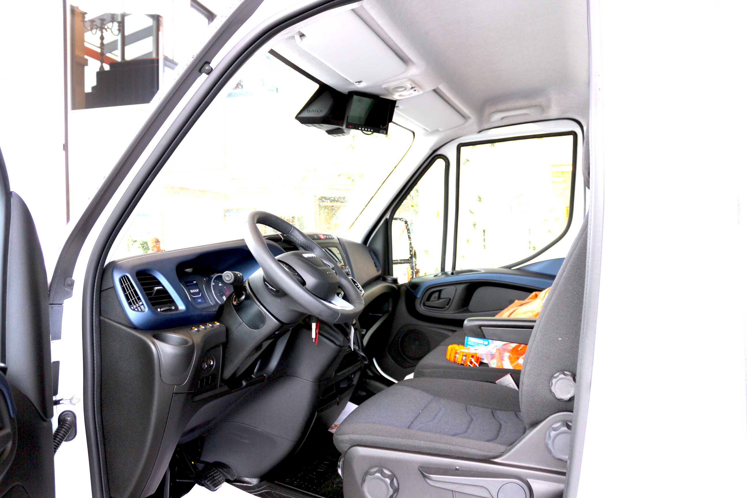 SÅLD - Iveco Daily 35C18. AUT/ skåp med lyft /tvillninghjul