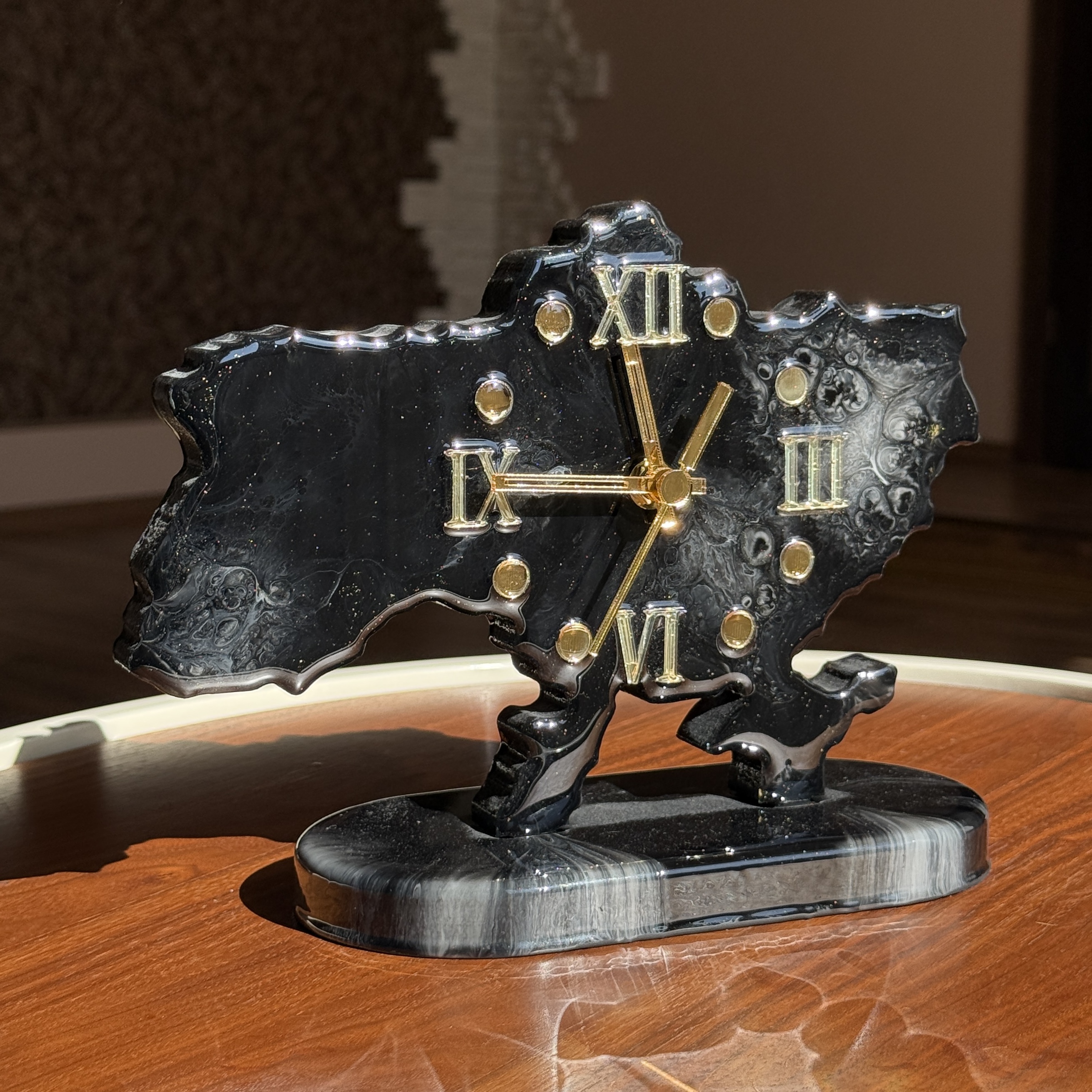 Годинник на підставці 