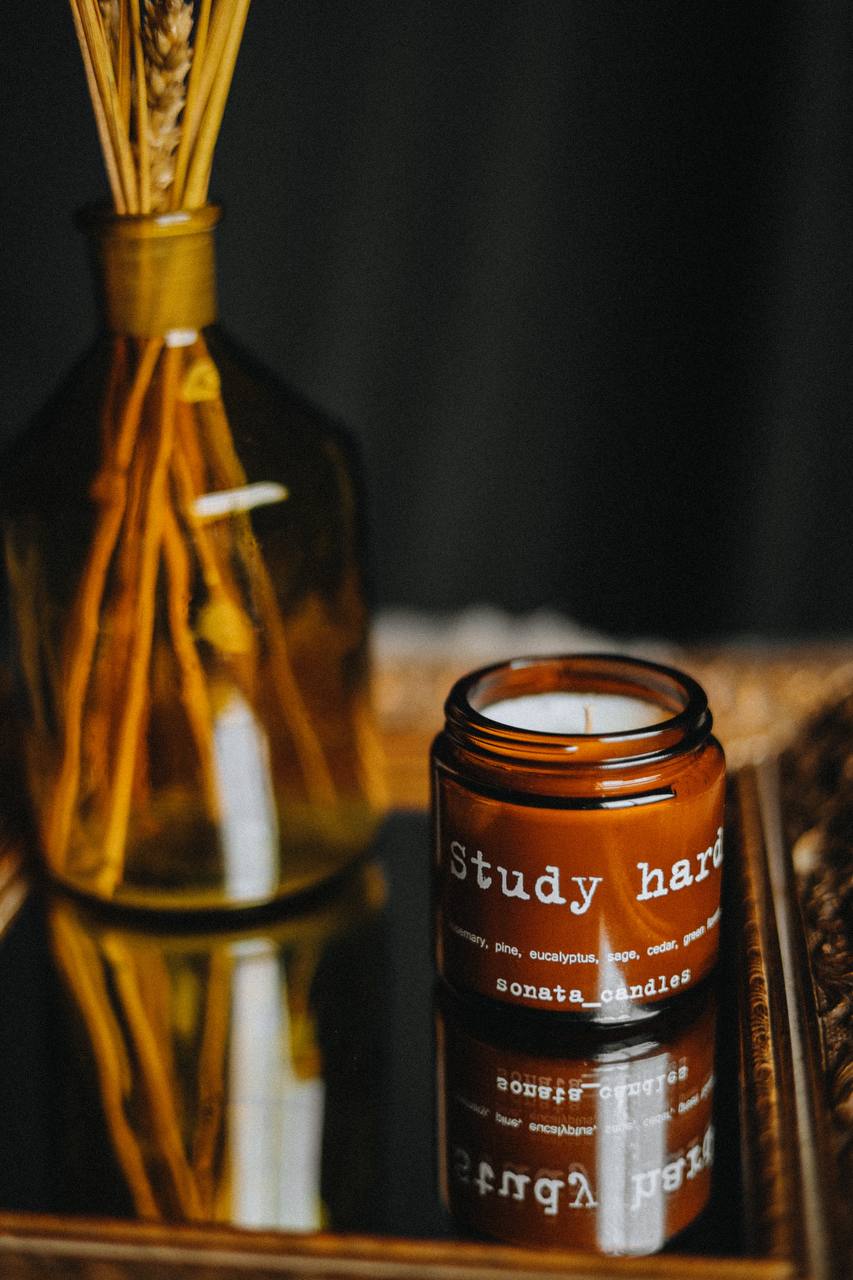 Свічка "Study hard"