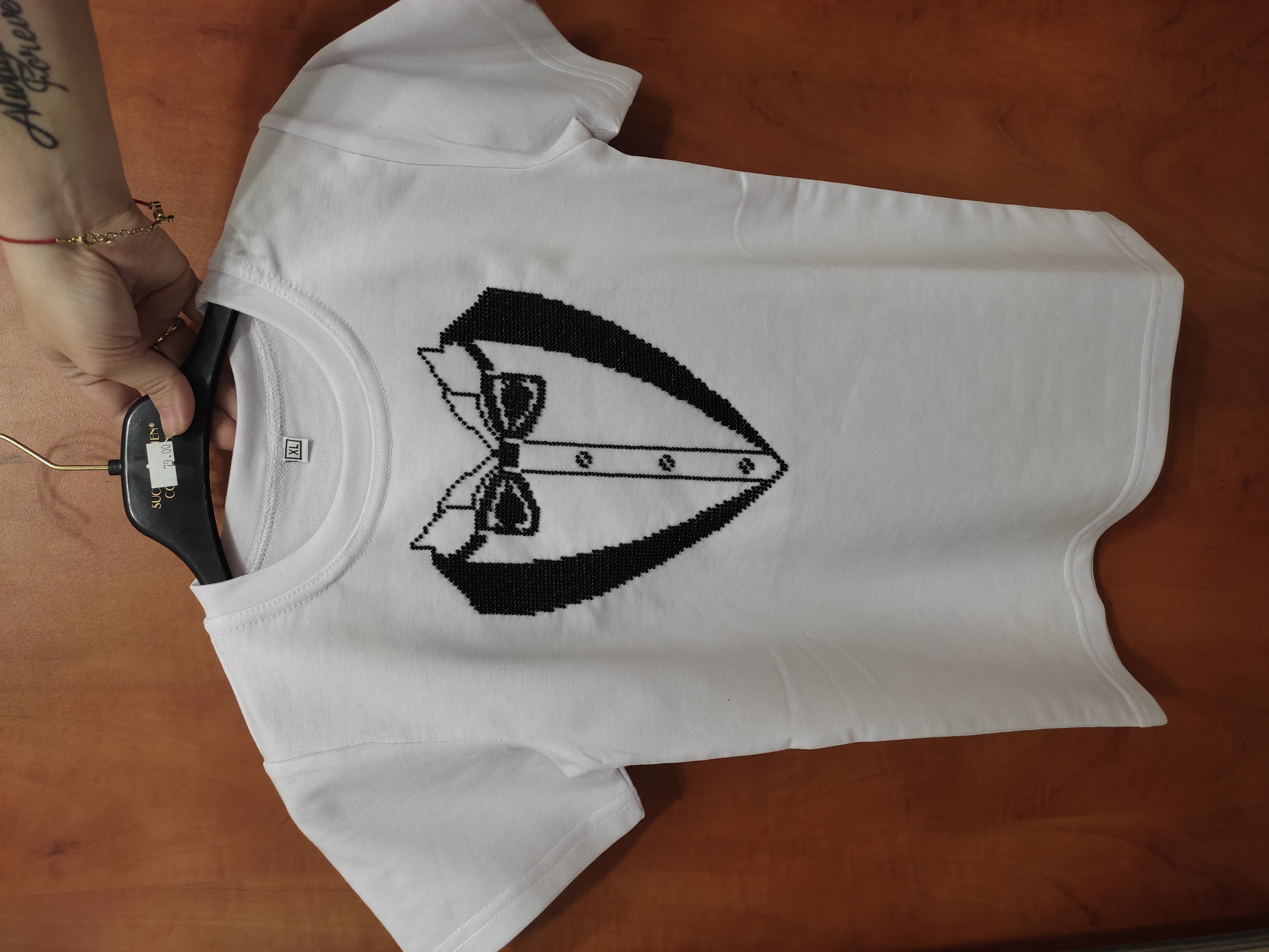 Дитяча футболка оздоблена бісером