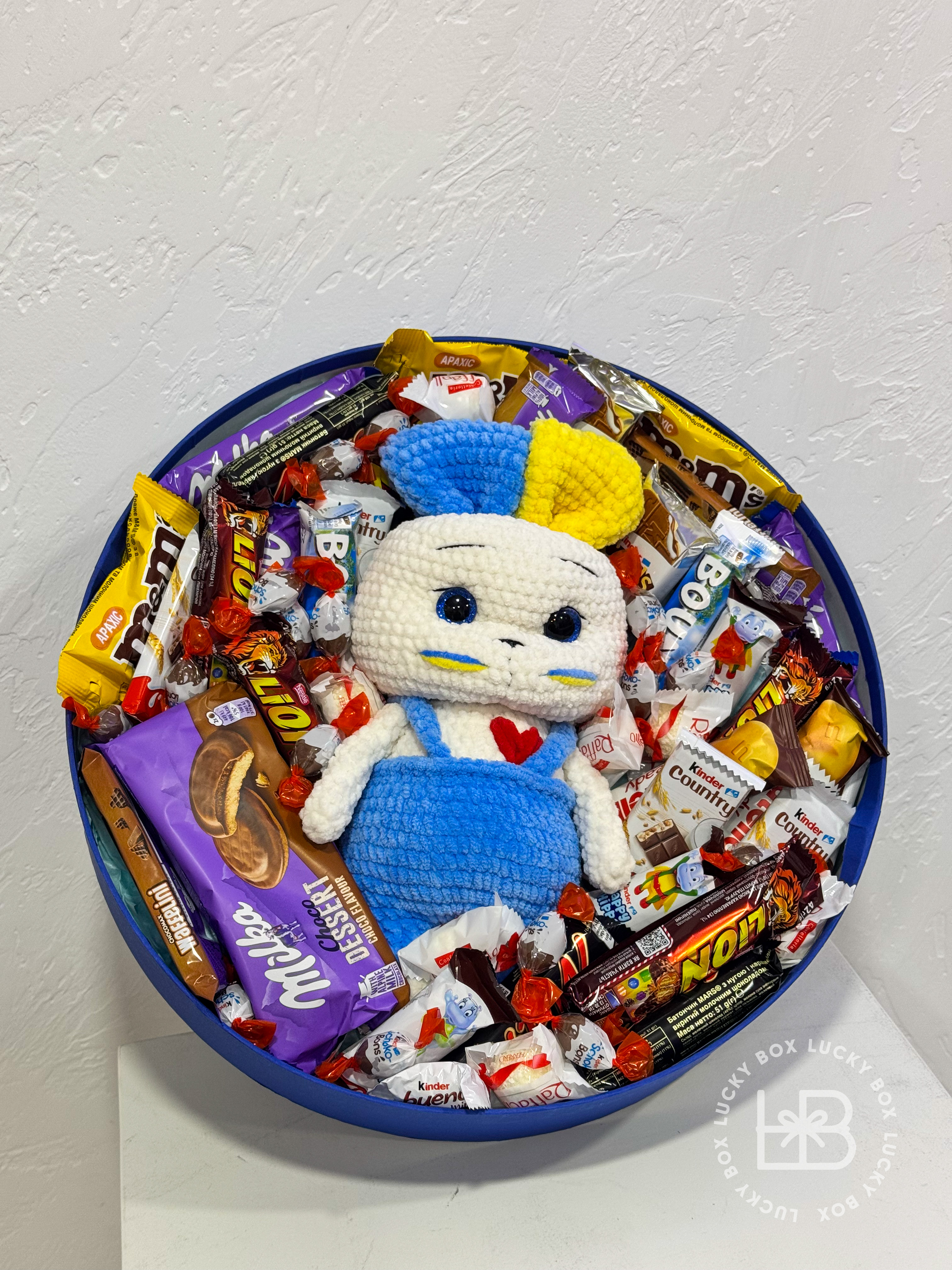 Бокс з патріотичним зайчиком