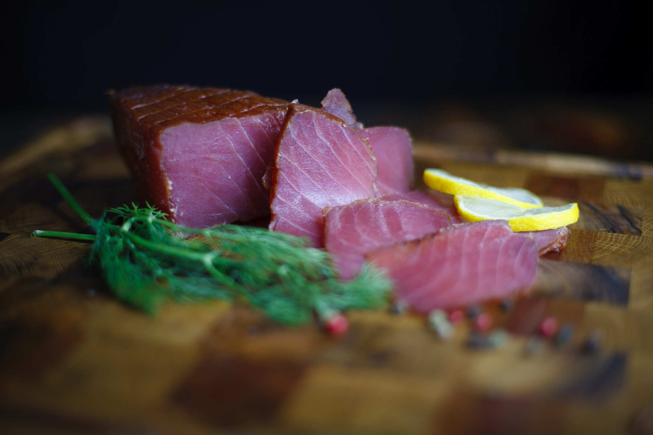 Тунець холодного копчення