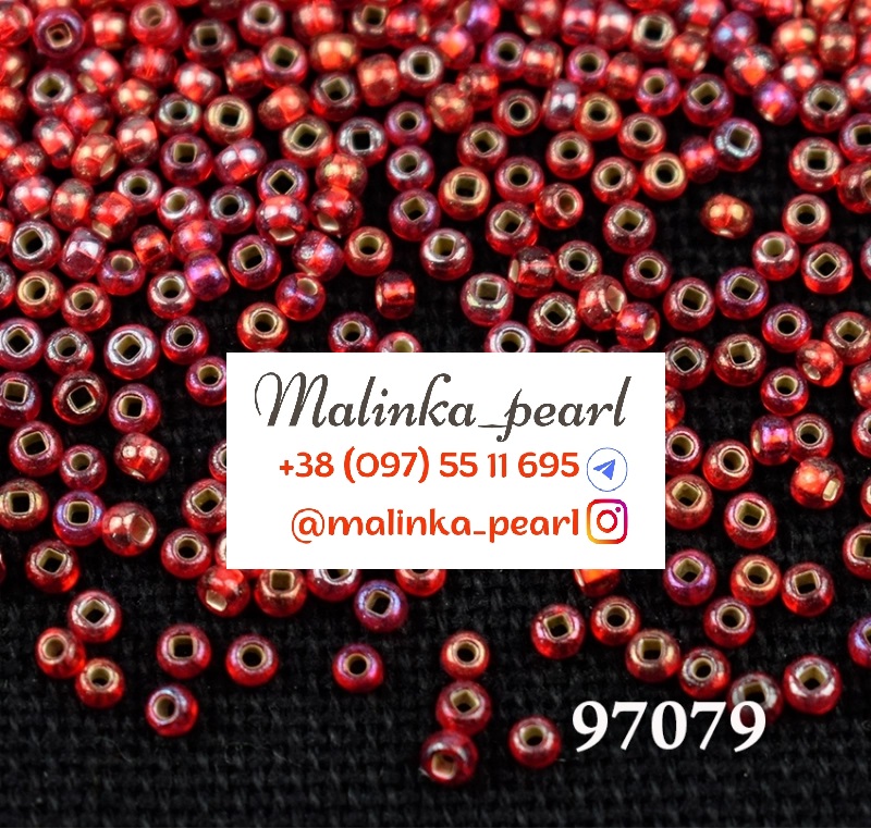 Бісер бордовий, прозорий райдужний з блискучим срібним отвором