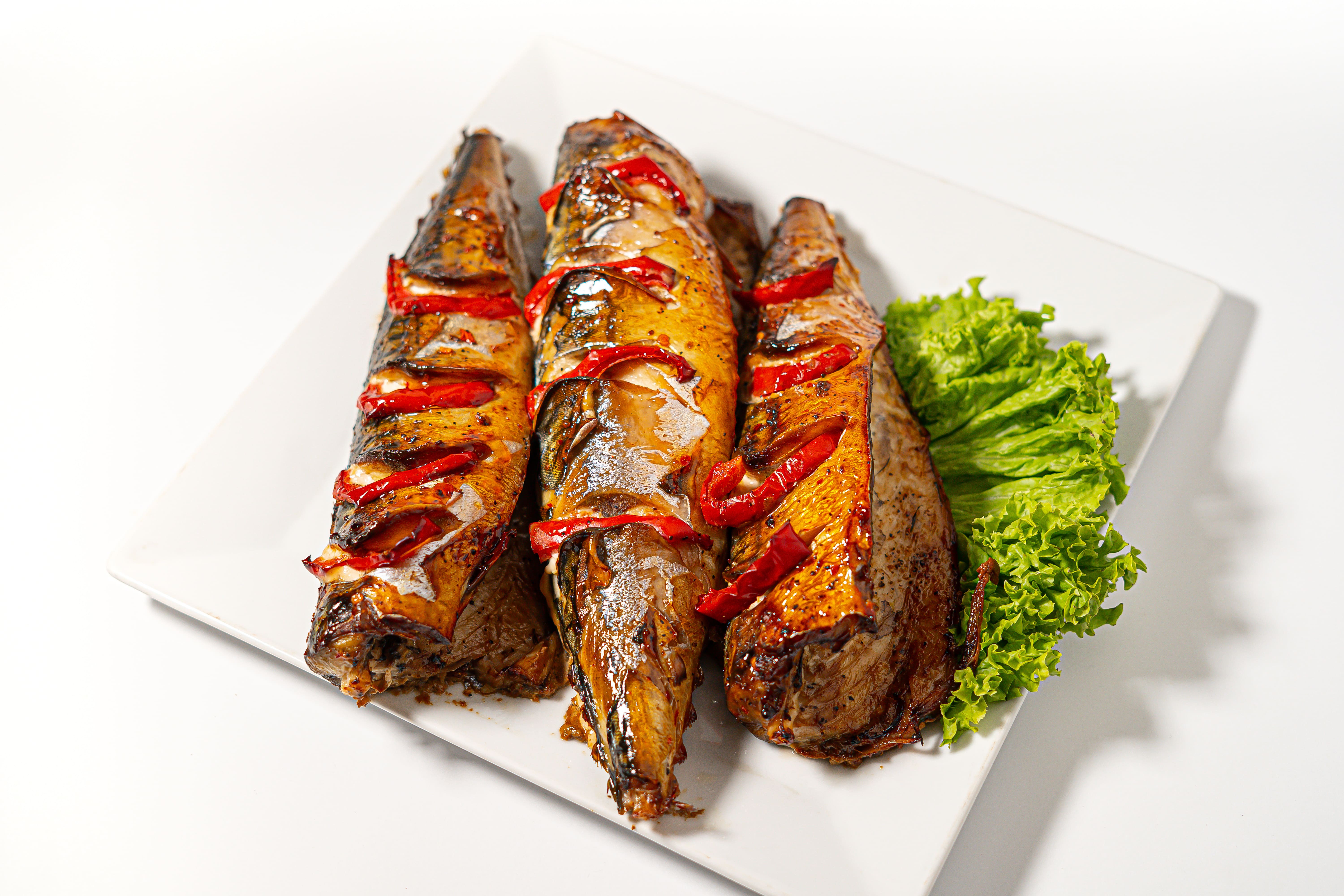 Скумбрія запечена з перцем