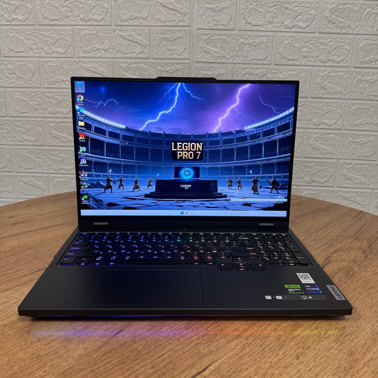 Lenovo Legion Pro 7 16IRX8H