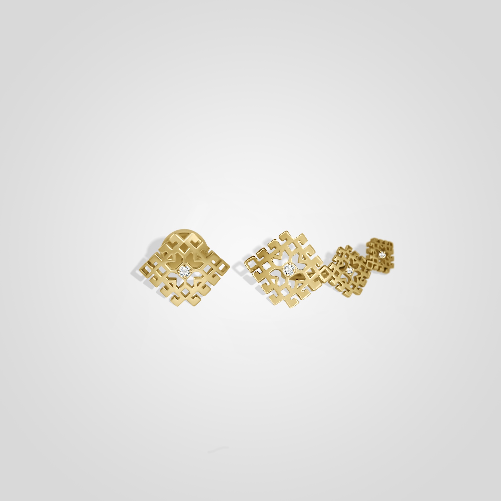 Асиметричні сережки з діамантами