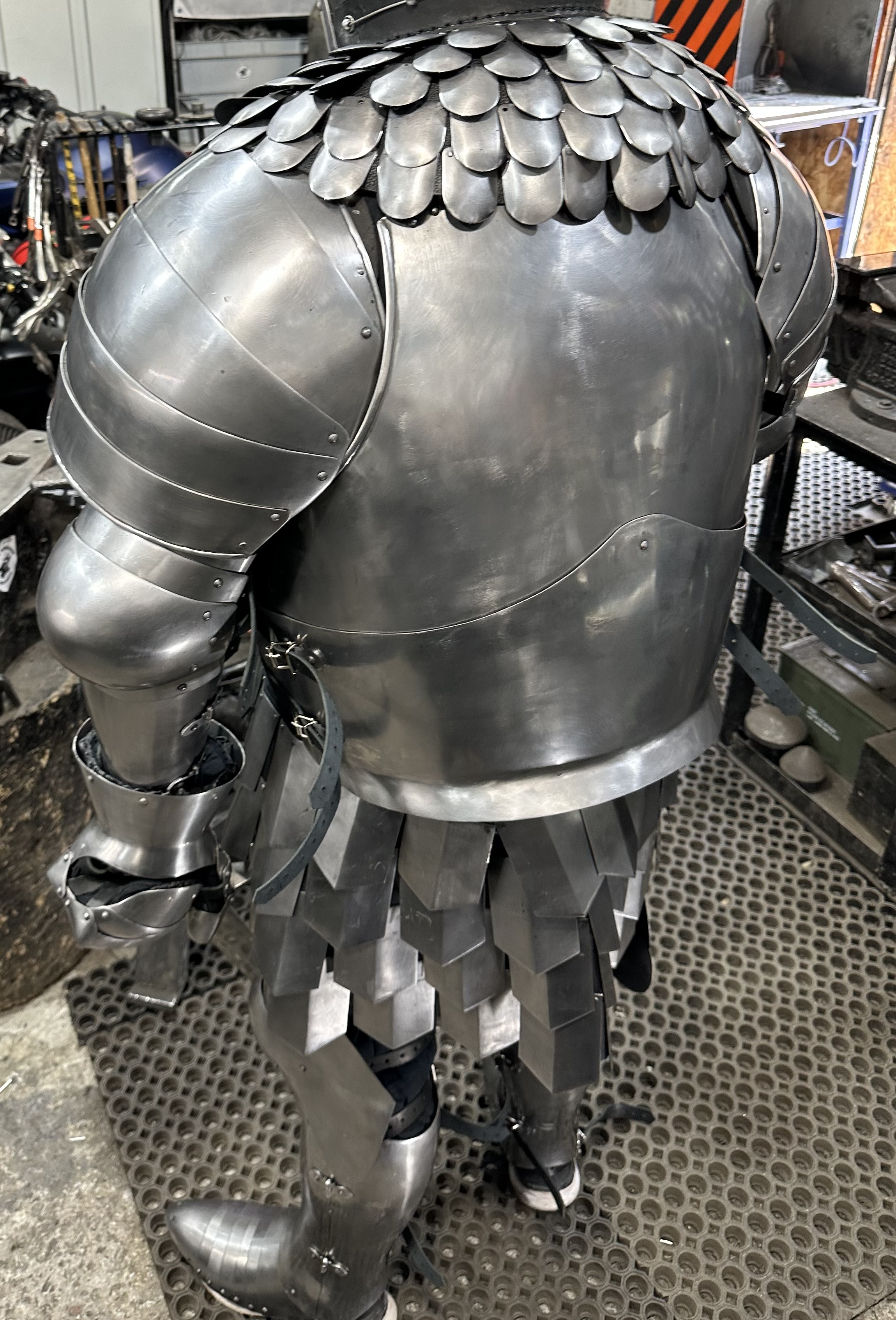 Cuirass with plate skirt