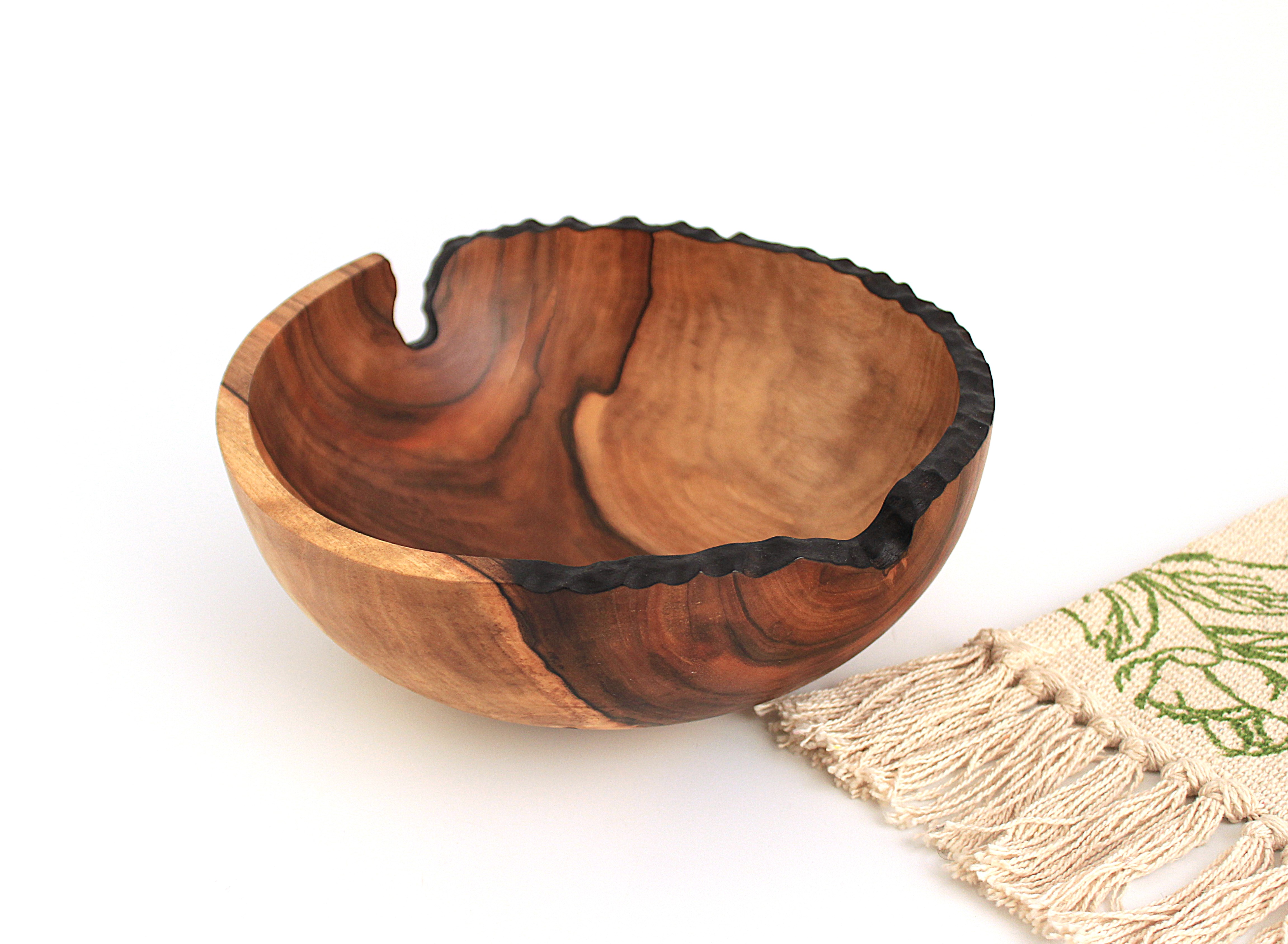 Миска з  горіха ручної роботи