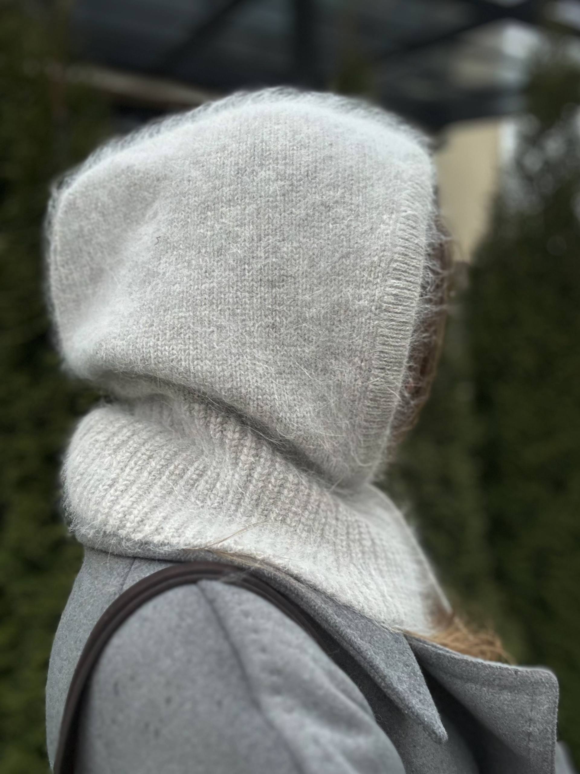 Капор з високим вмістом ангори світло-сірий