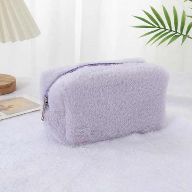 Пухнаста, стильна жіноча косметичка пенал, бузковий