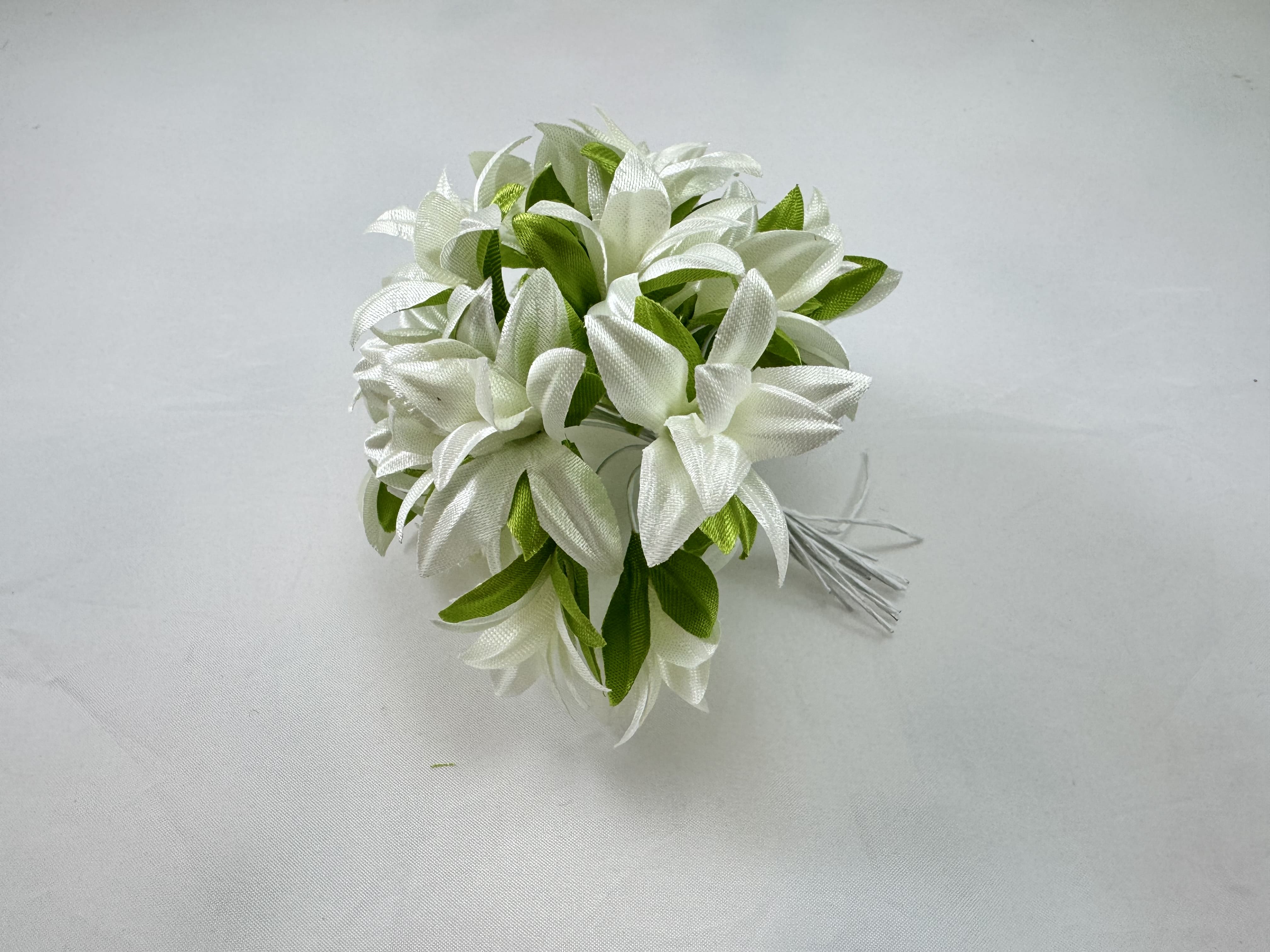 Білі штучні квіти для віночків 20 шт