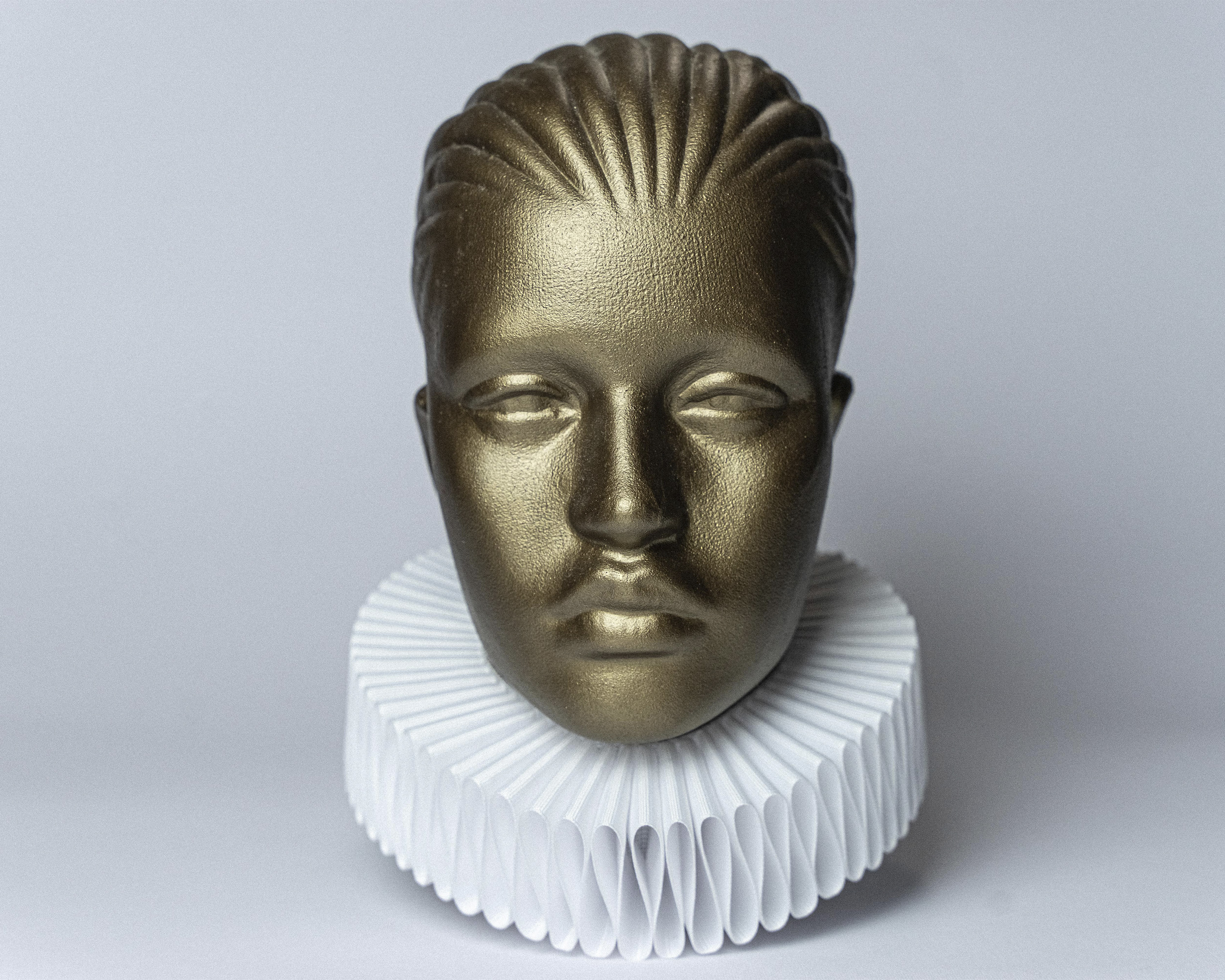 White ribbon ruff. Medium