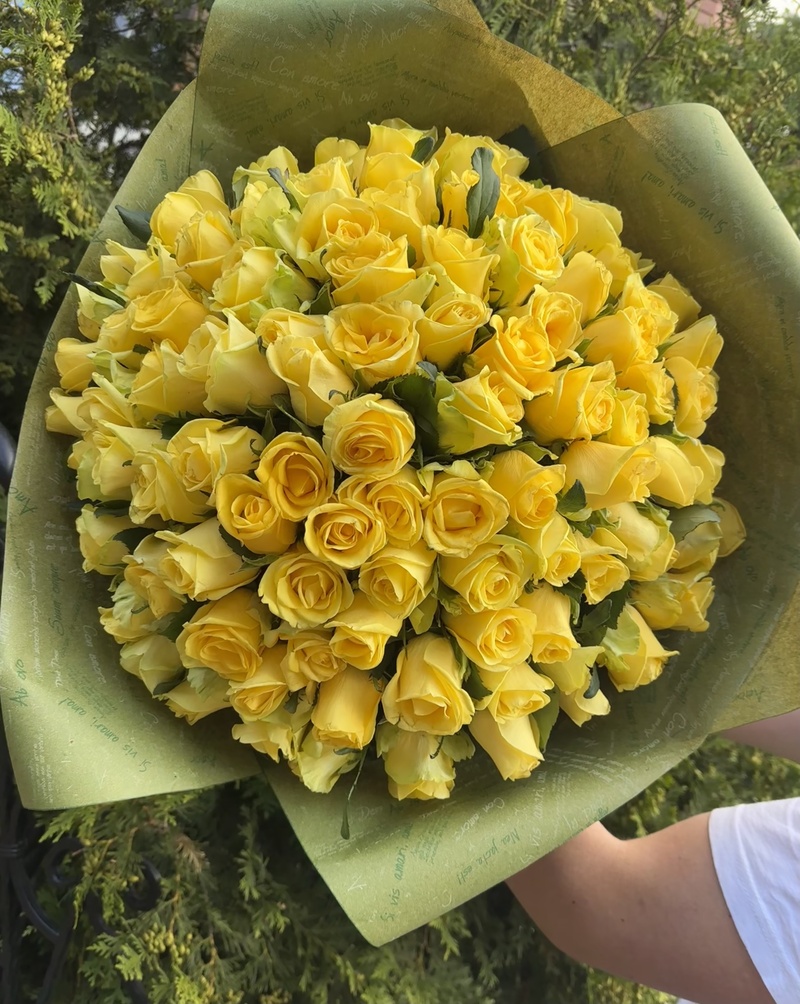 101 жовта троянда "Пенні Лейн"