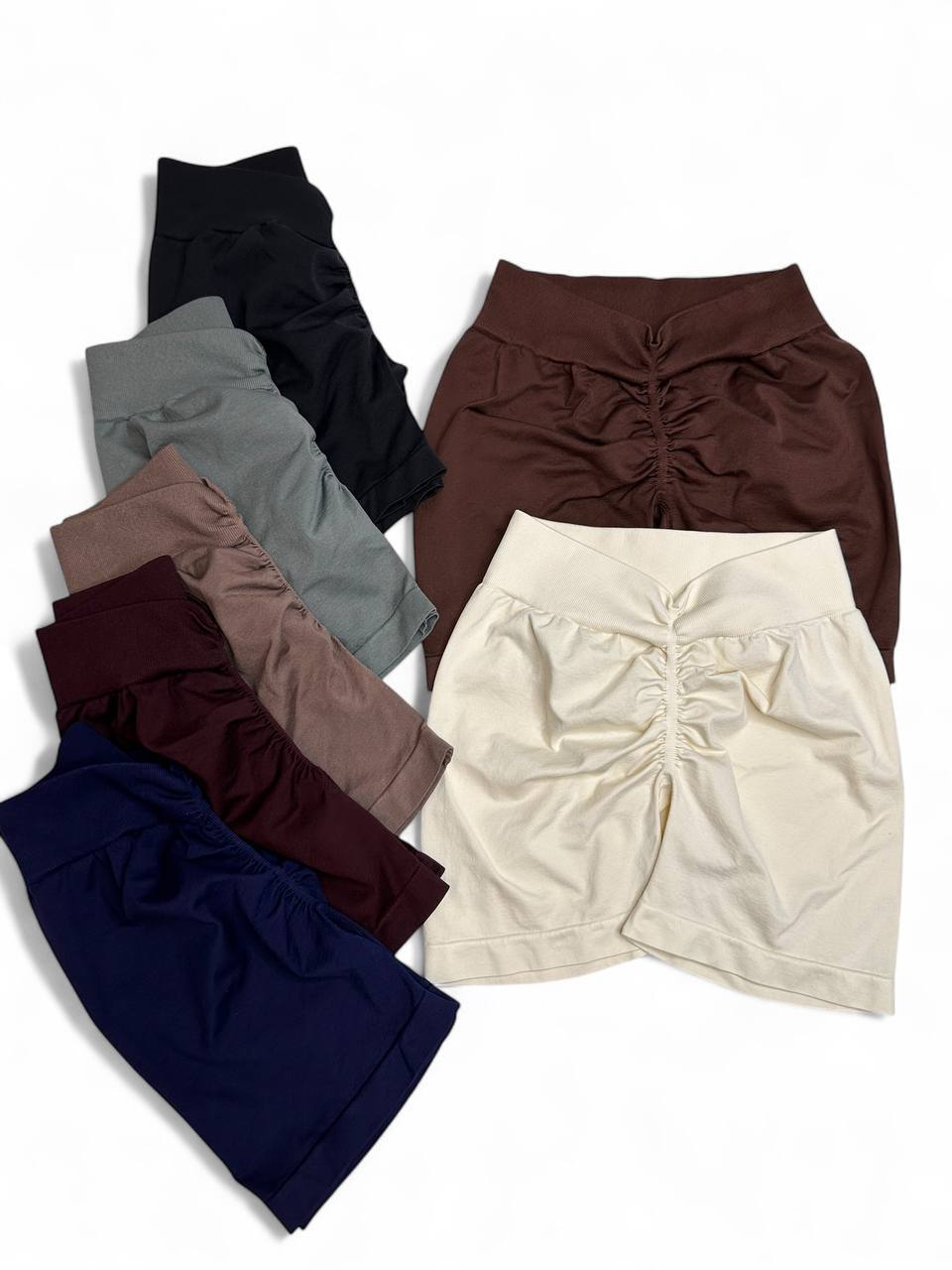 Шортики з V-подібним поясом позаду та ефектом пуш-ап Україна в кольорі молоко