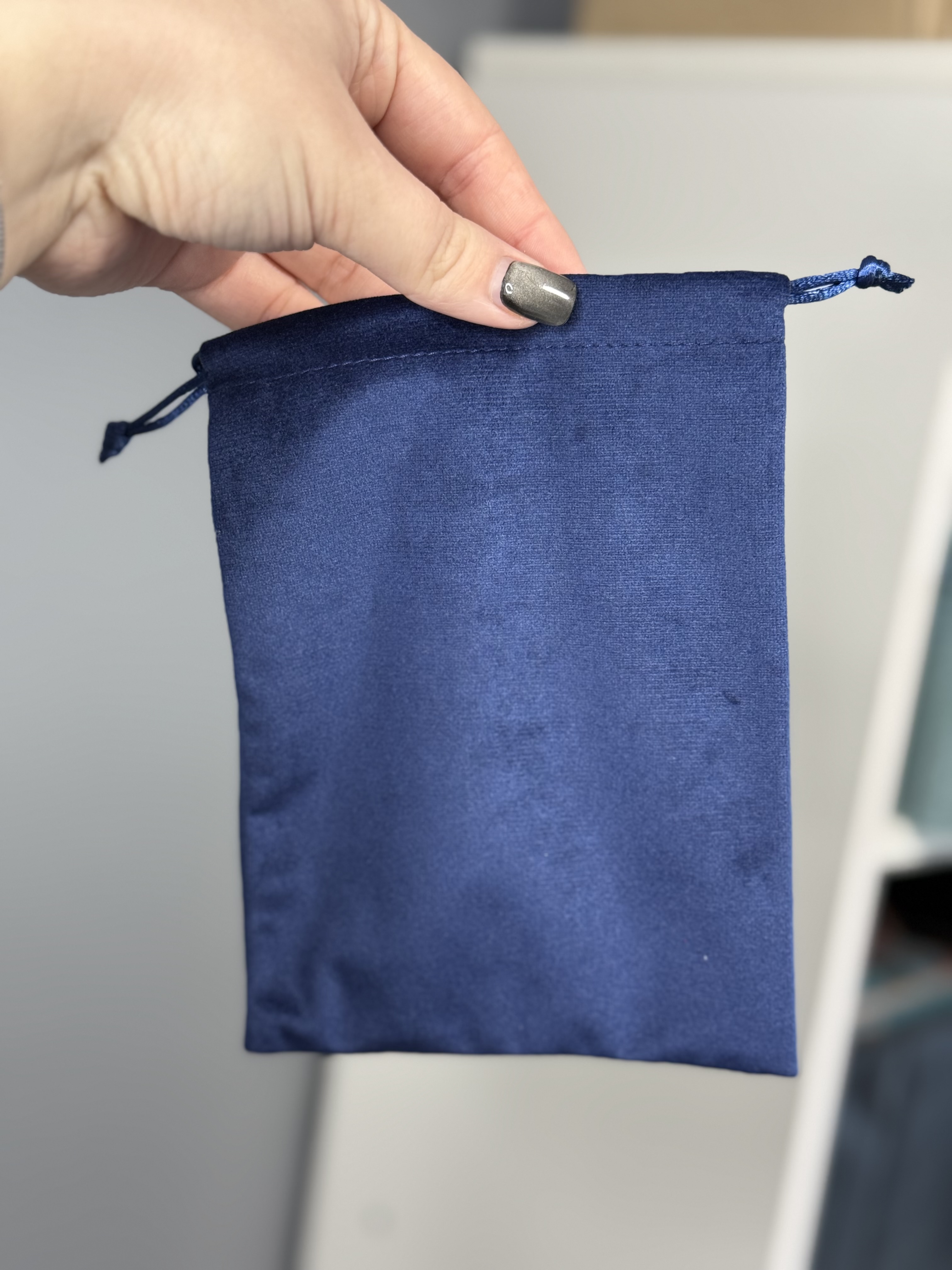 Оксамитовий мʼякий мішечкок для зберігання карт, рун, камінцівТемно-синій