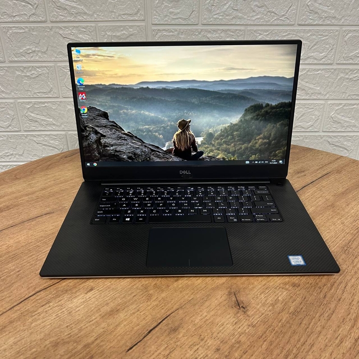 Dell XPS 9570 (Intel UHD)