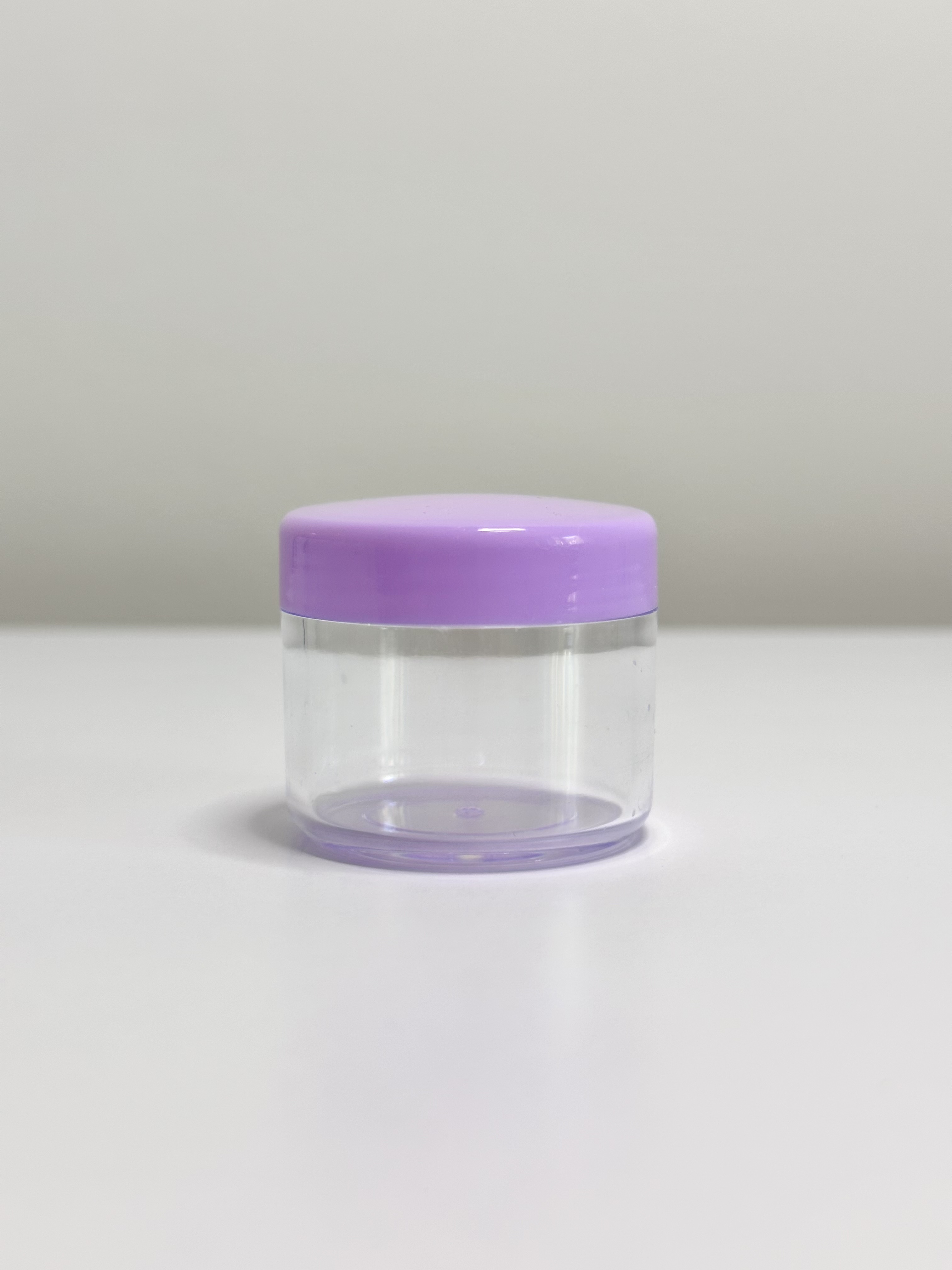 Баночка косметична 20 мл пластикова (лавандова кришка)