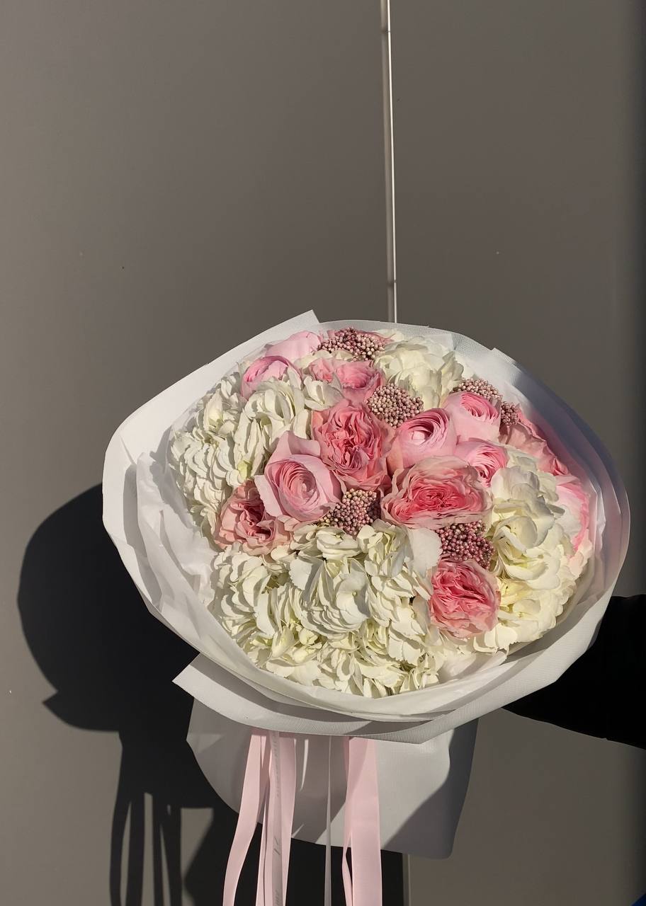 Ніжний мікс із додаванням ранункулюсів