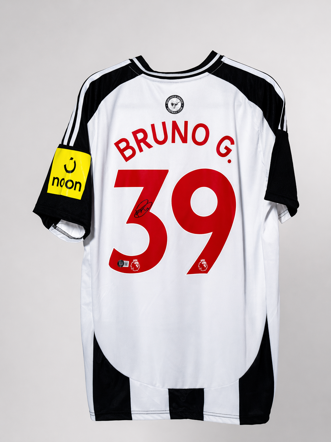 GUIMARAES JERSEY SIGNED CERTIFICADO BECKETT